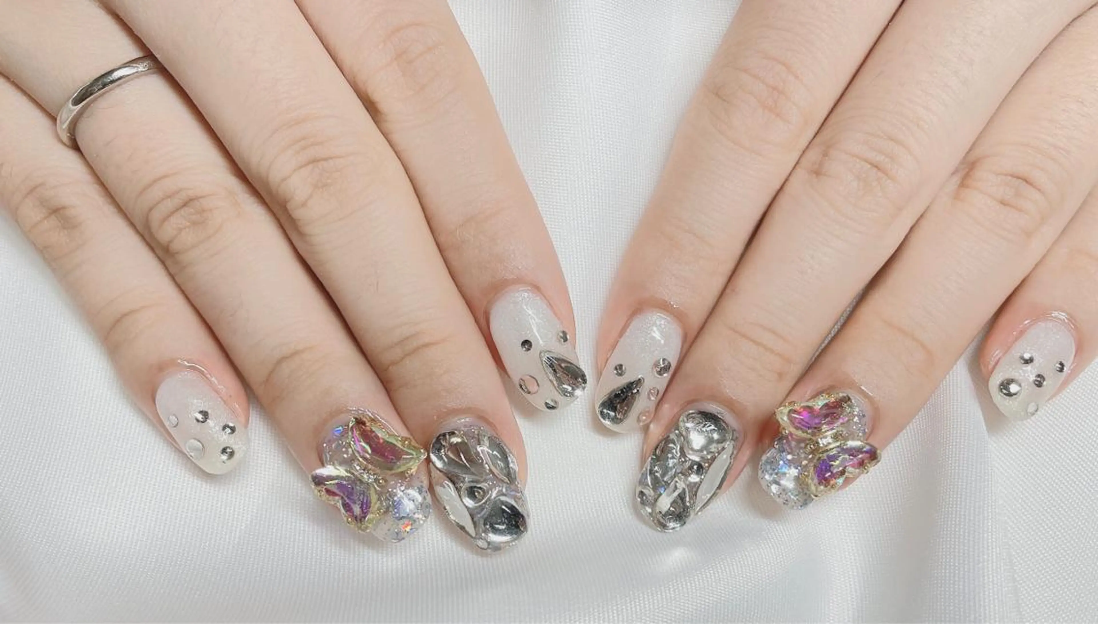 ネイル 23時まで❤︎韓国、 ワンホンネイルのネイルデザイン