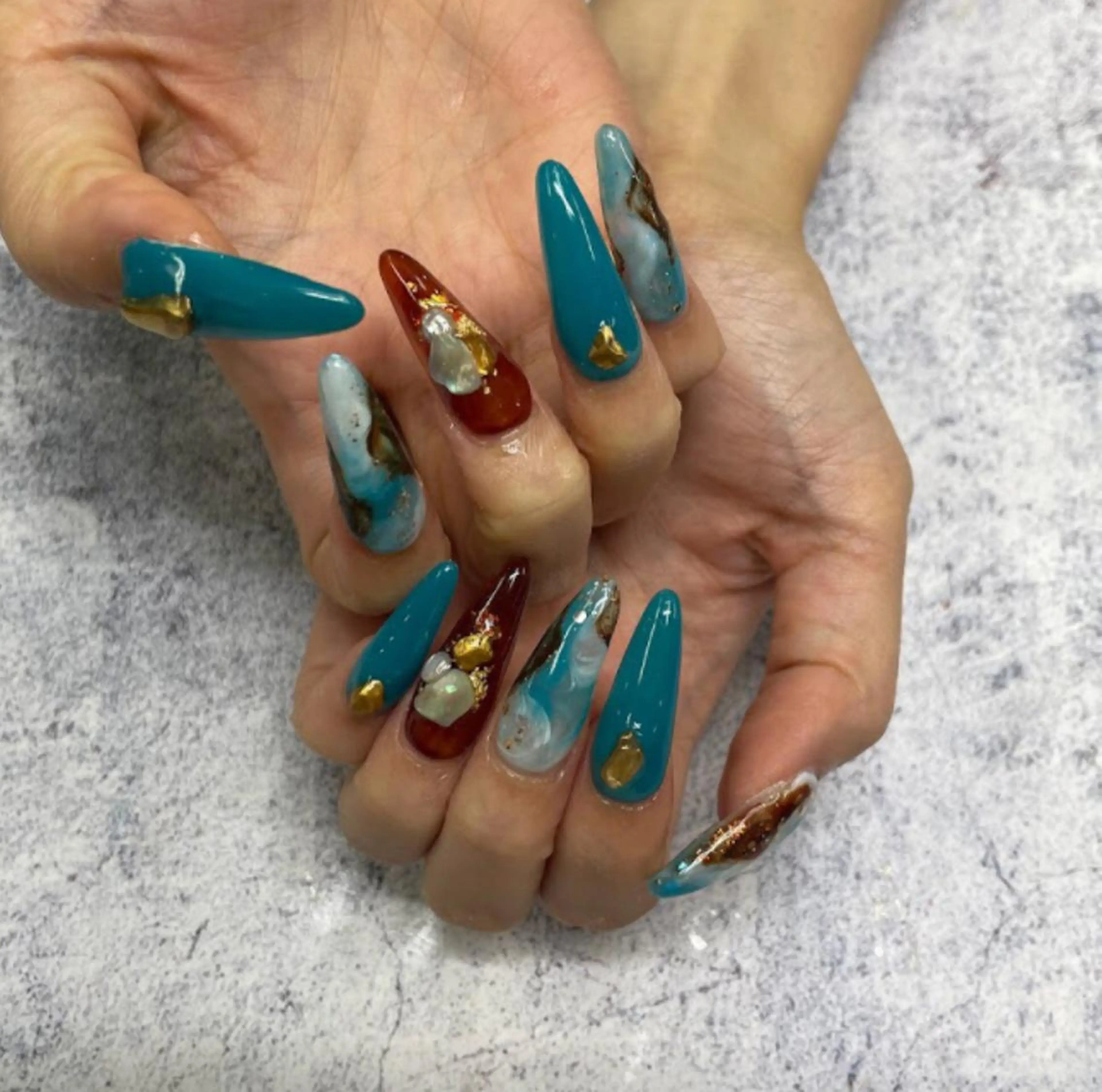ネイル アートネイル ブルー フレンチネイル ジェルネイル ガラスフレンチ nailstudio eviz新宿店のネイルデザイン