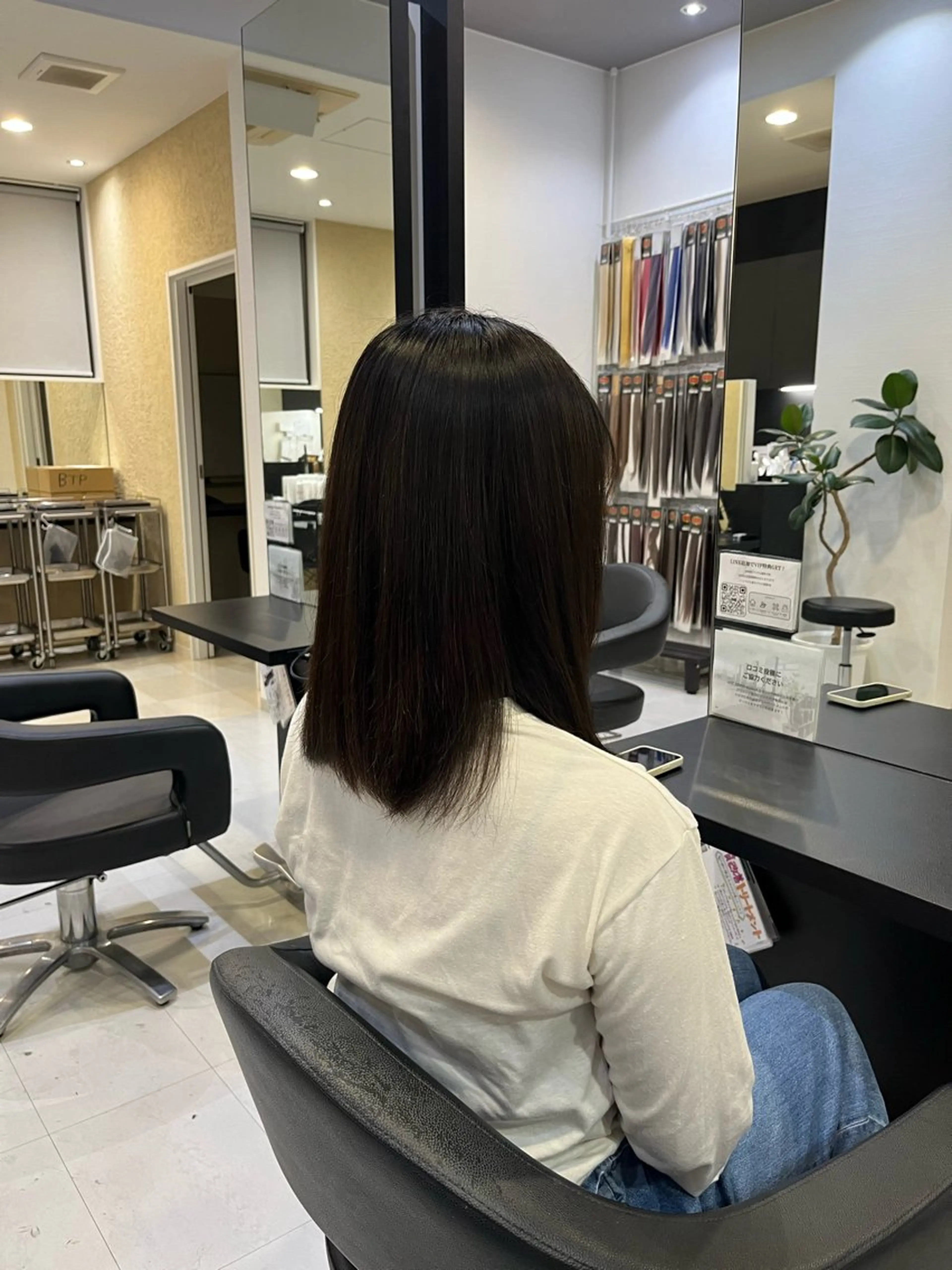 セミロング カラー 諸岡 玲のヘアスタイル