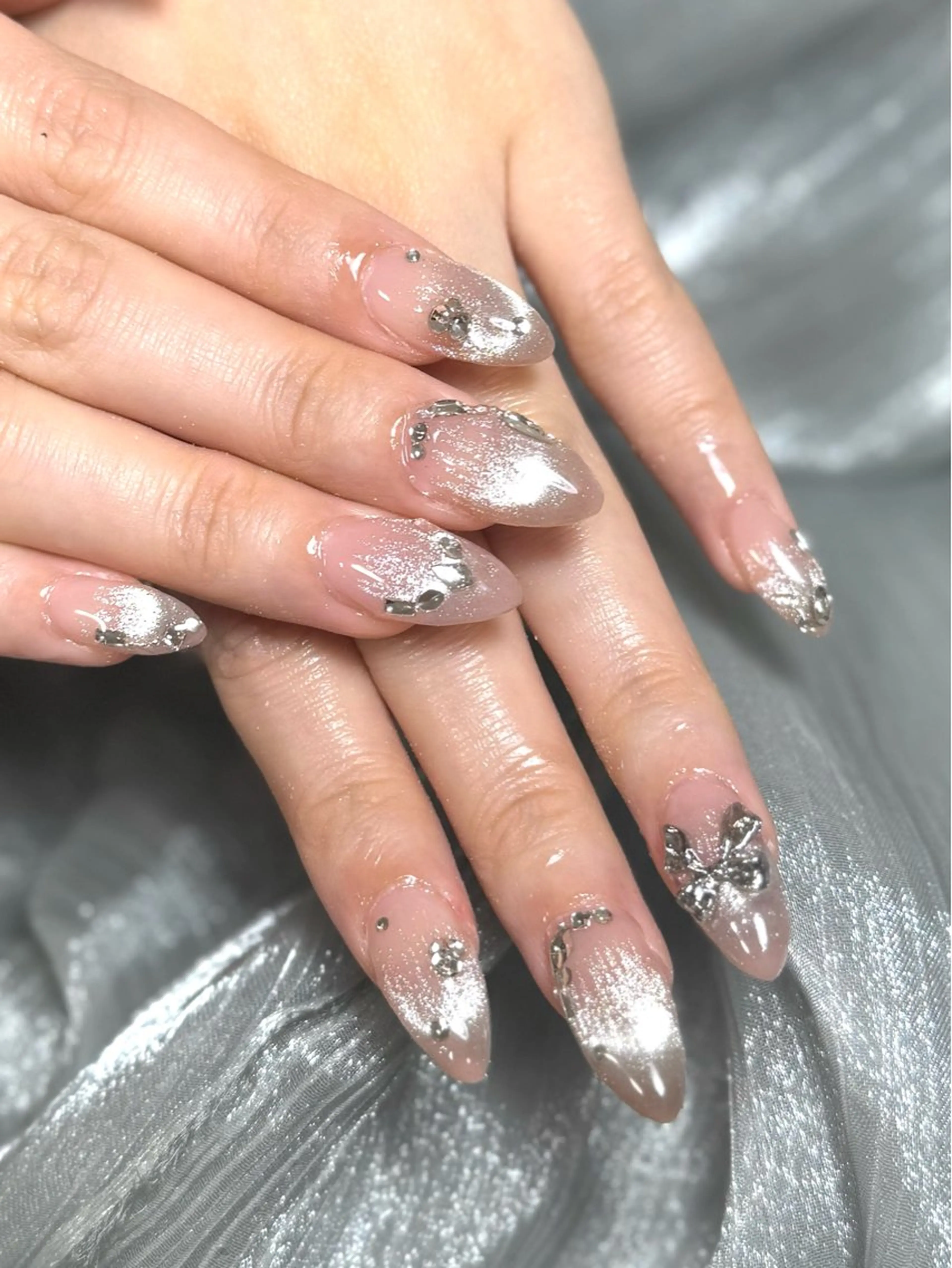 ネイル ハンドネイル ルシイ🎀新宿長さ 出しパーツ専門店のネイルデザイン