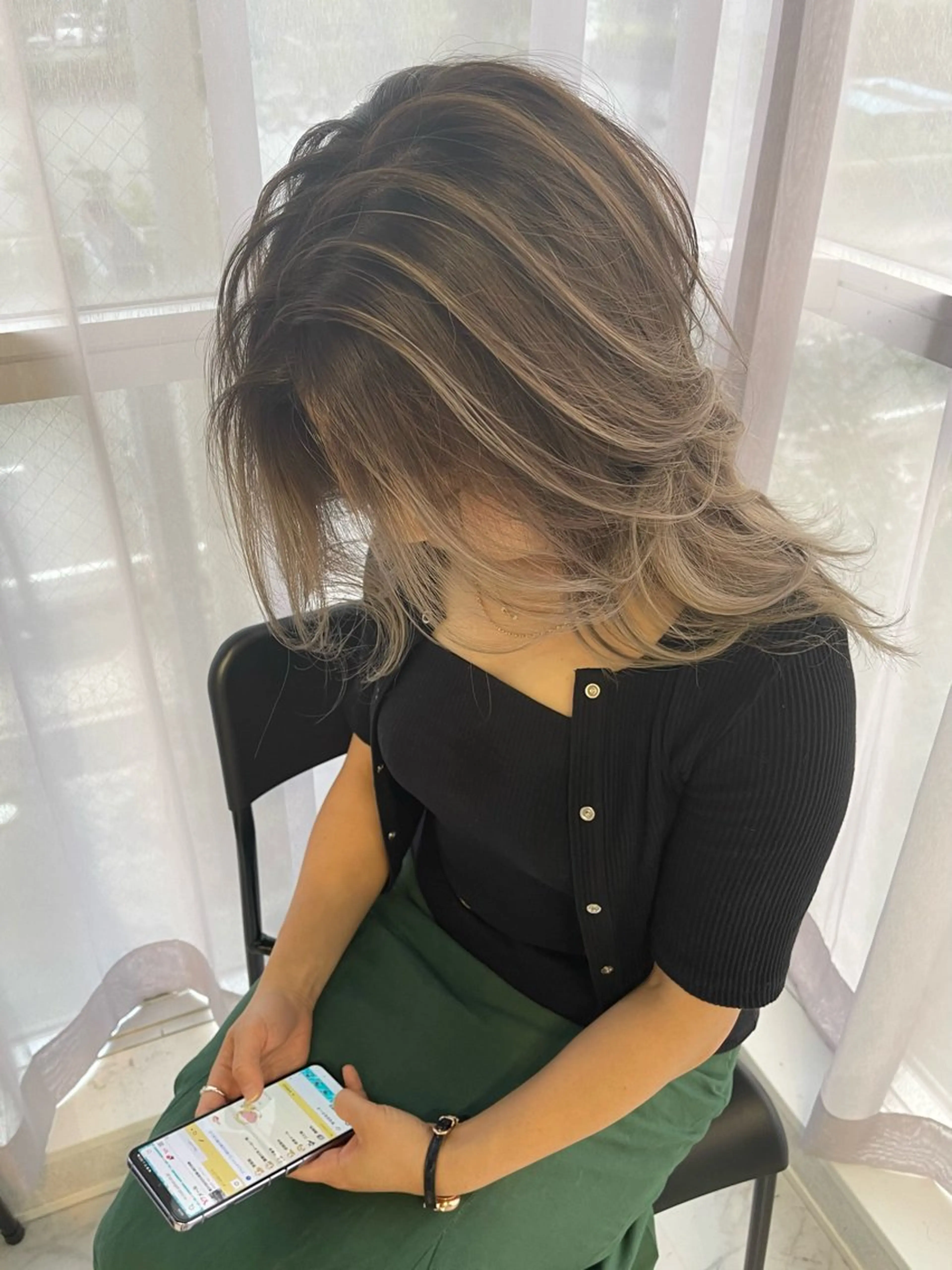 セミロング カラー ヘアアレンジ バレイヤージュ デザインカラー ハイライトカラー 外国人風カラー ハイライト カット ヘアカラー トリートメント アンドウ ユウ/ レイヤーカット/韓国のヘアスタイル