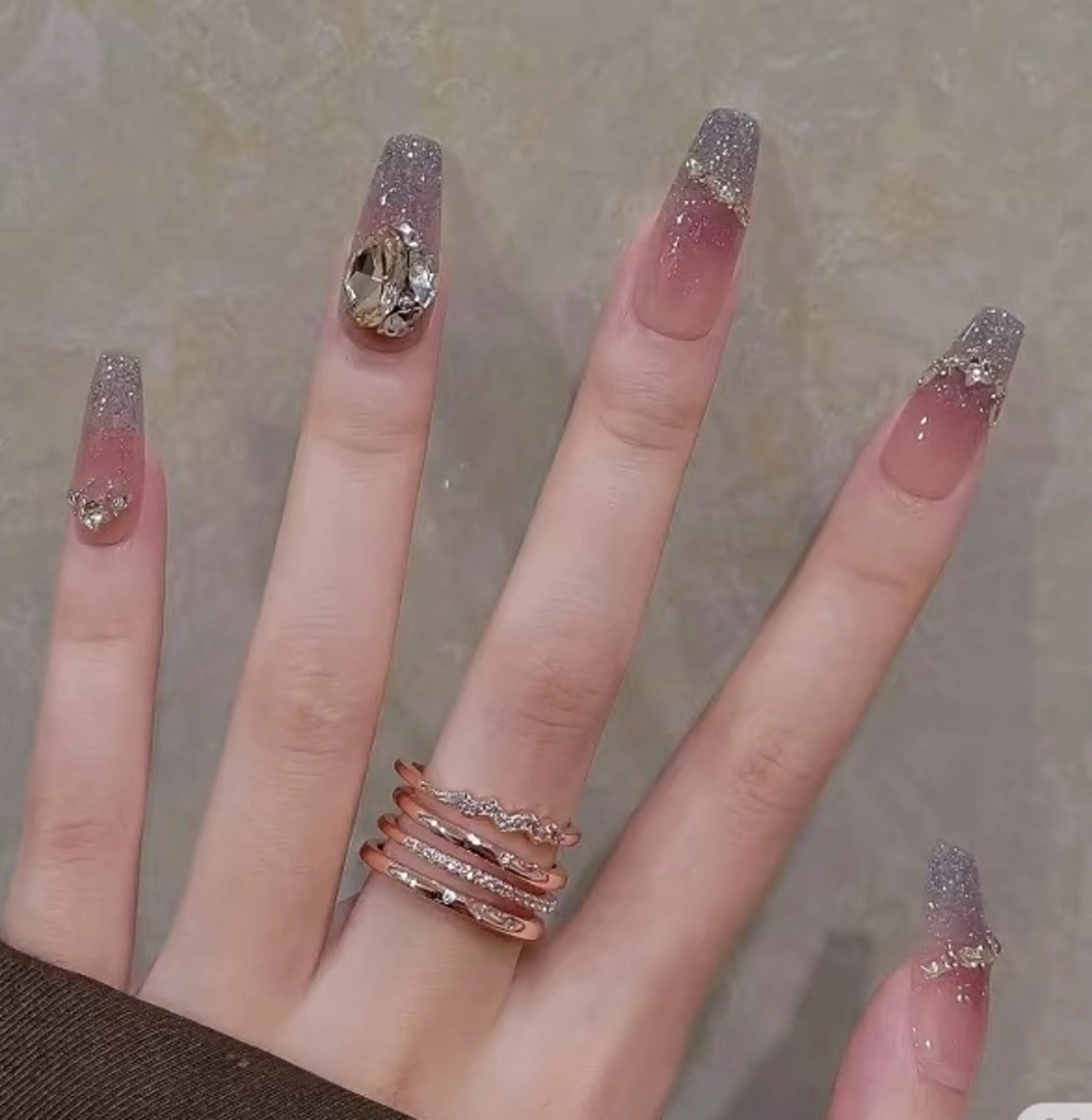 ネイル 高木 維麗絲のネイルデザイン