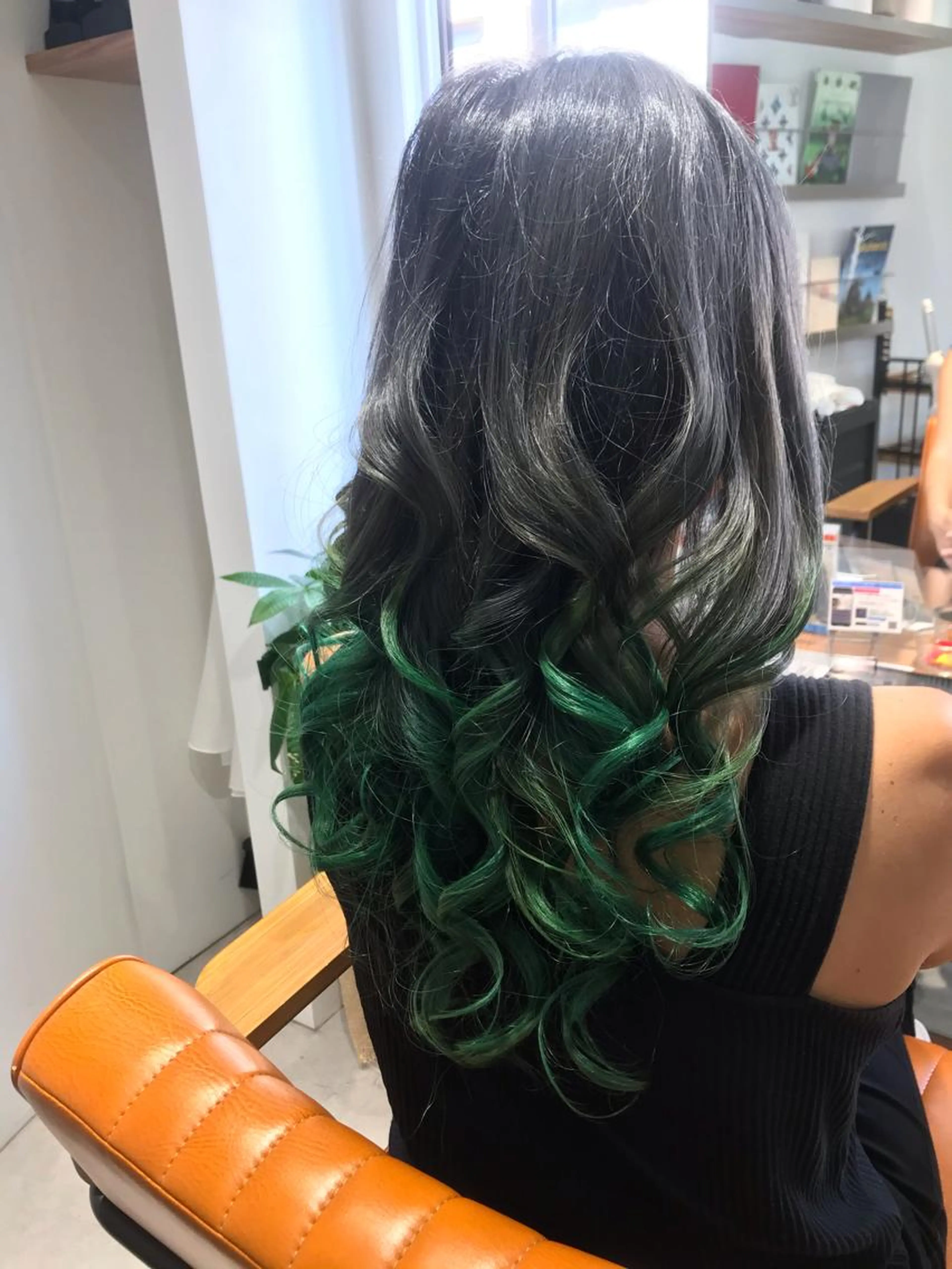 女性のデジタルパーマモデル募集です。カット料金だけでパーマは無料でやります。トリートメントもサービスしますよ。平日限定の写真