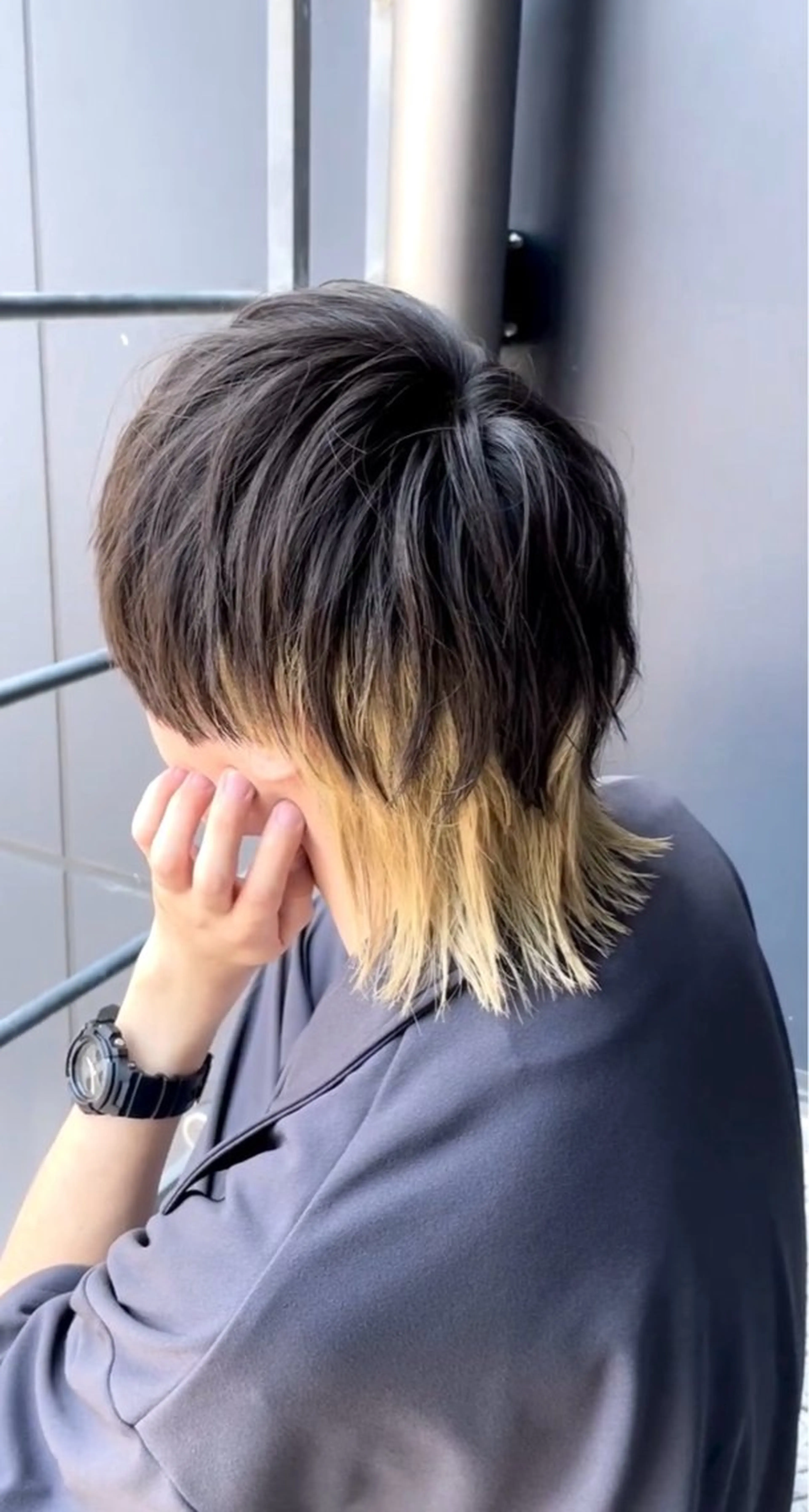 カラー メンズ メンズハイトーン メンズインナーカラー メンズウルフカット ブロンド デザインカラー カット ヘアカラー GOTODAY シェアサロン所属・メンズウルフ🐺/ ブリーチ/MOMOのヘアスタイル