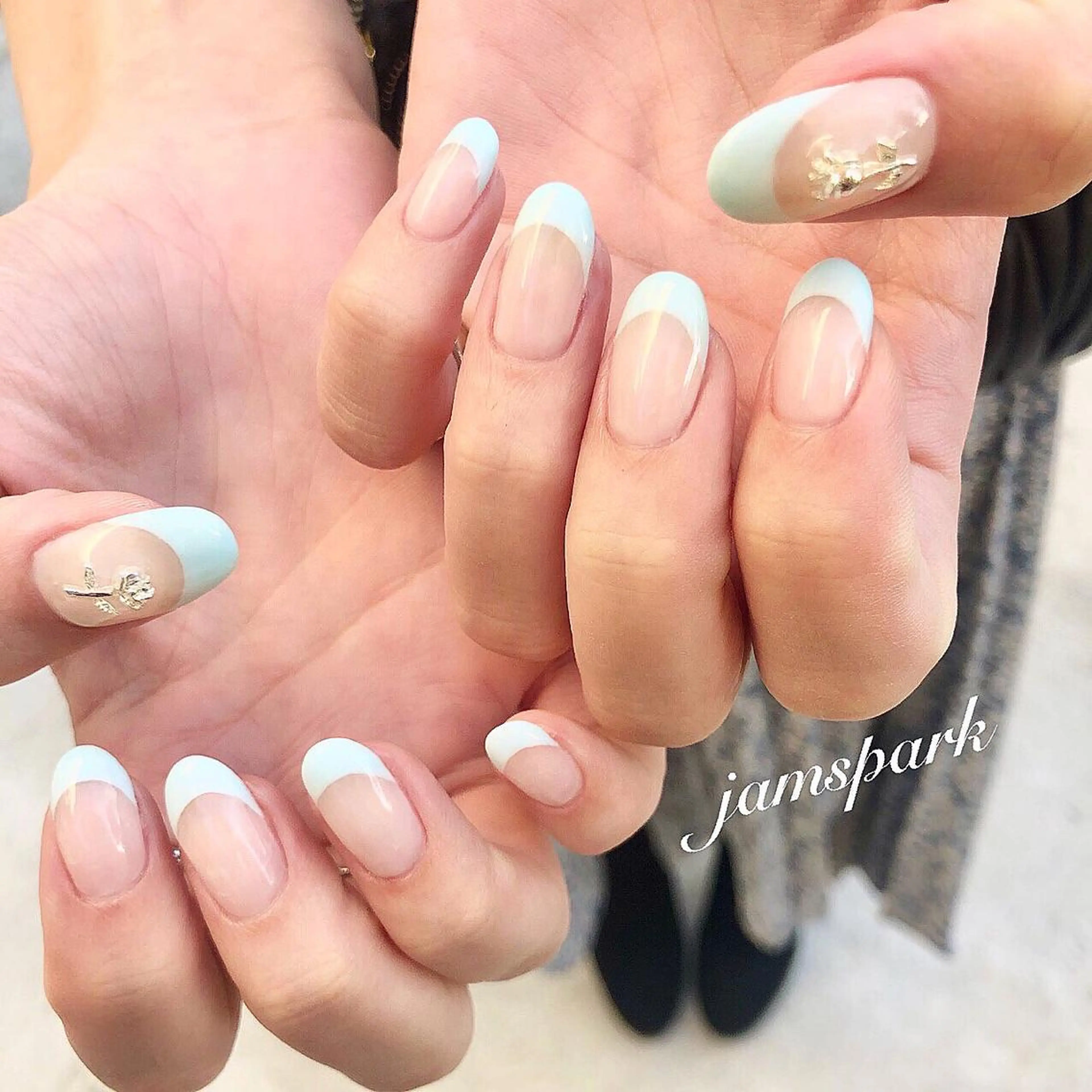 ネイル ブルー フレンチネイル 水色 オフィスネイル シルバー ハンドネイル jamspark ✨のネイルデザイン