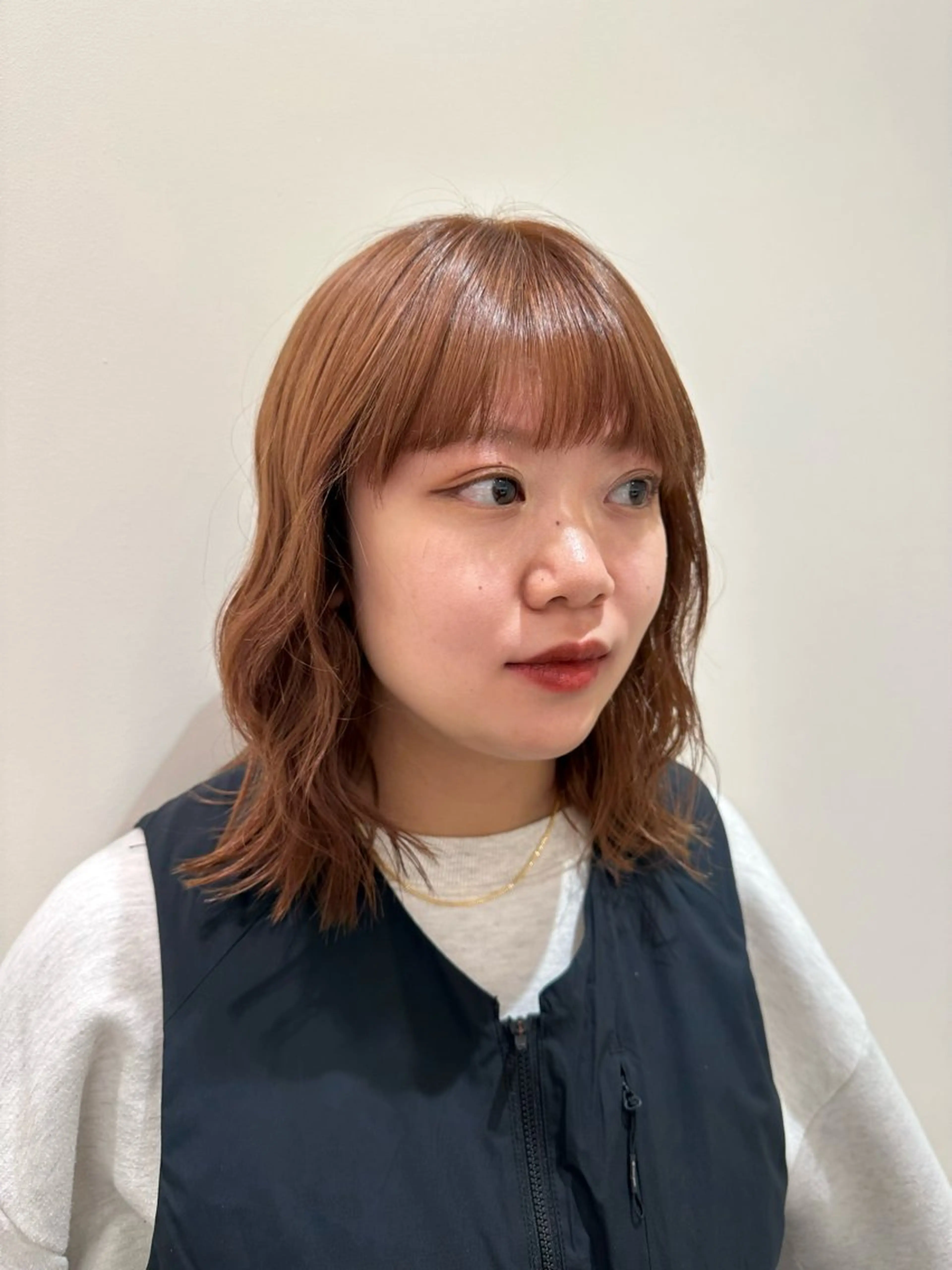 ミディアム カラー パーマ タイトボブ個性派カラ ーAKANEのヘアスタイル