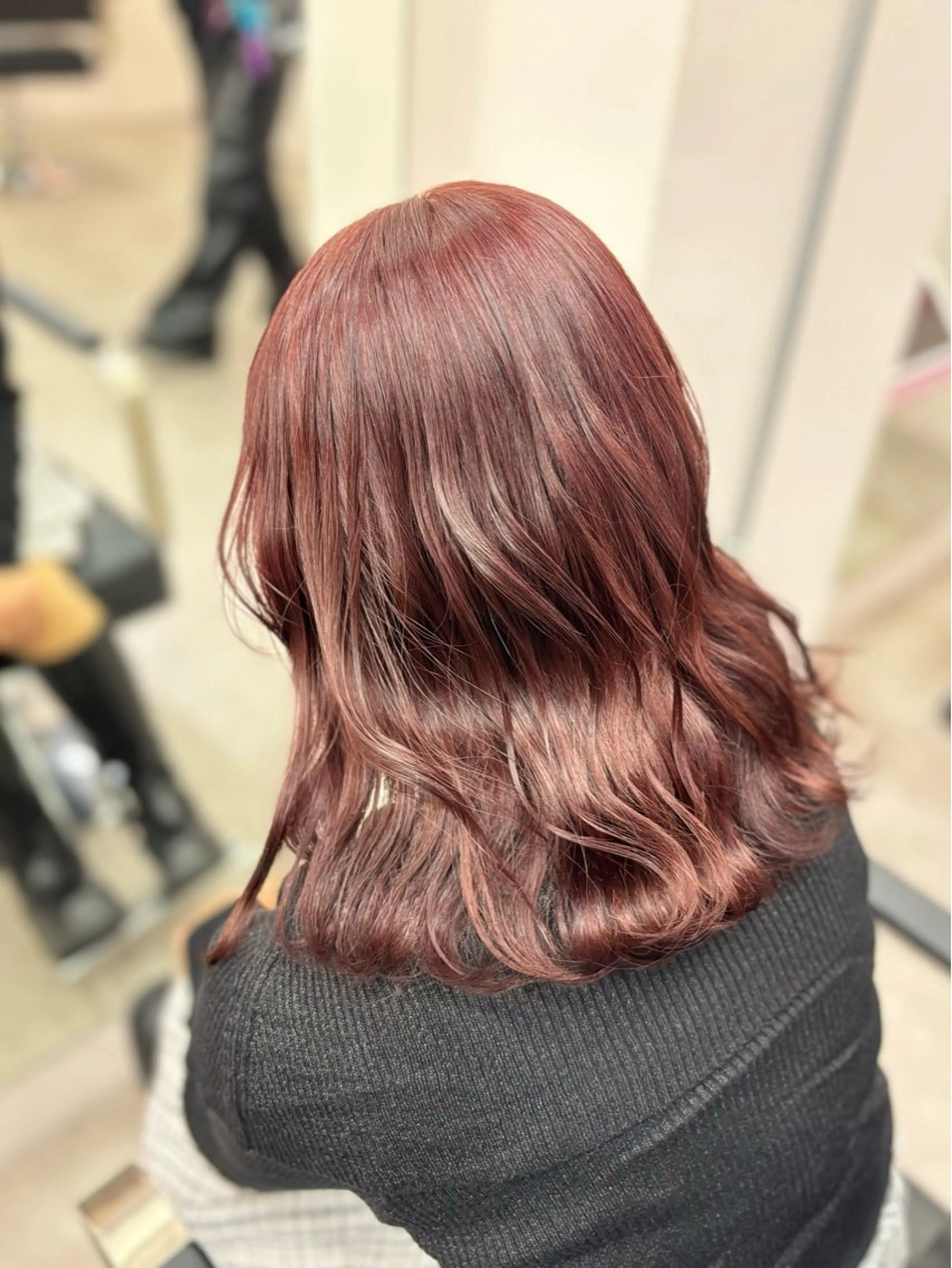 ミディアム 田中麻鈴/ハイトーン /ミルクティーのヘアスタイル