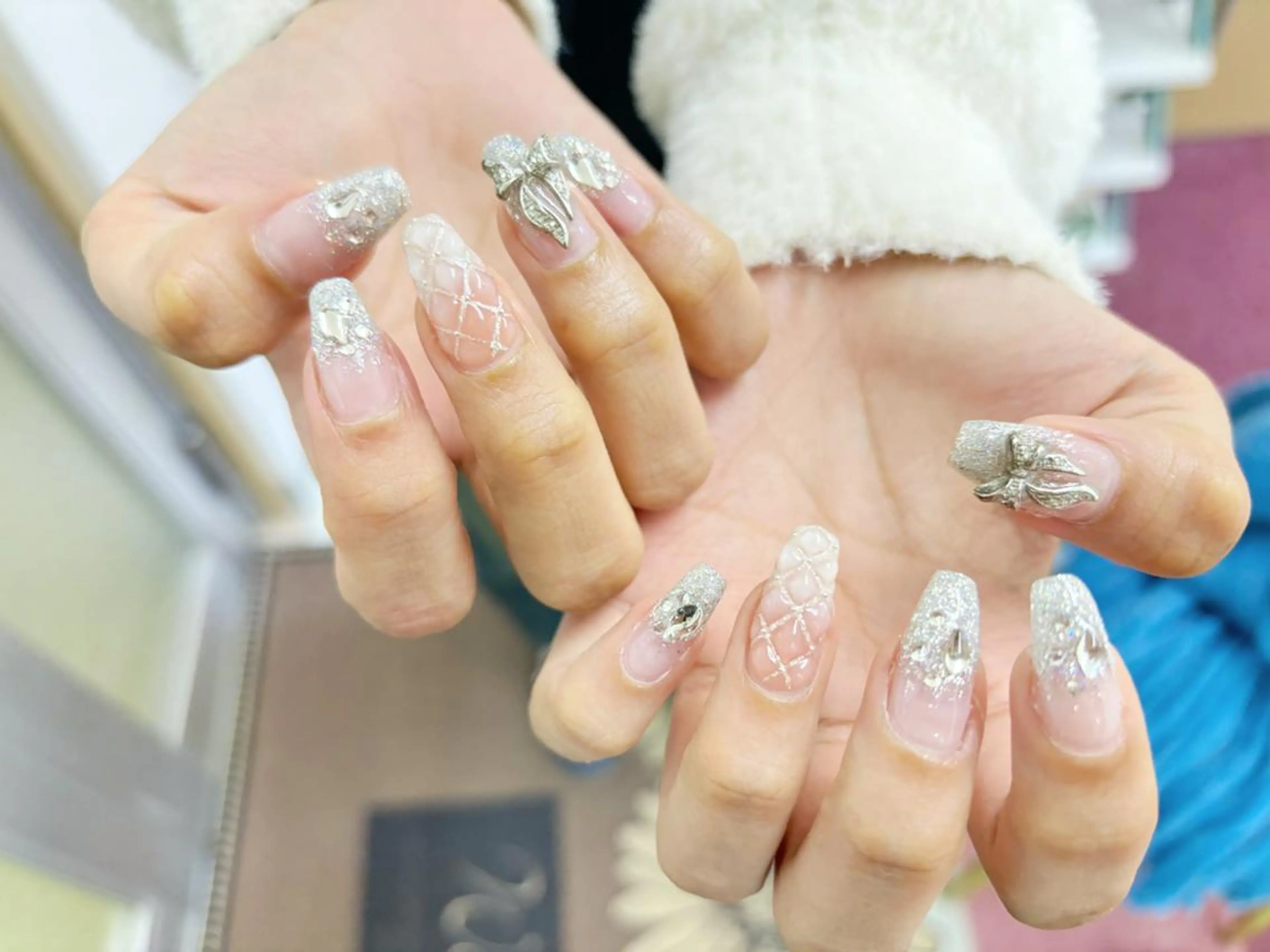 ネイル オーロラネイル チークネイル 長さ出し フットネイル フレンチネイル ハンドネイル リラネイル Aikenのネイルデザイン