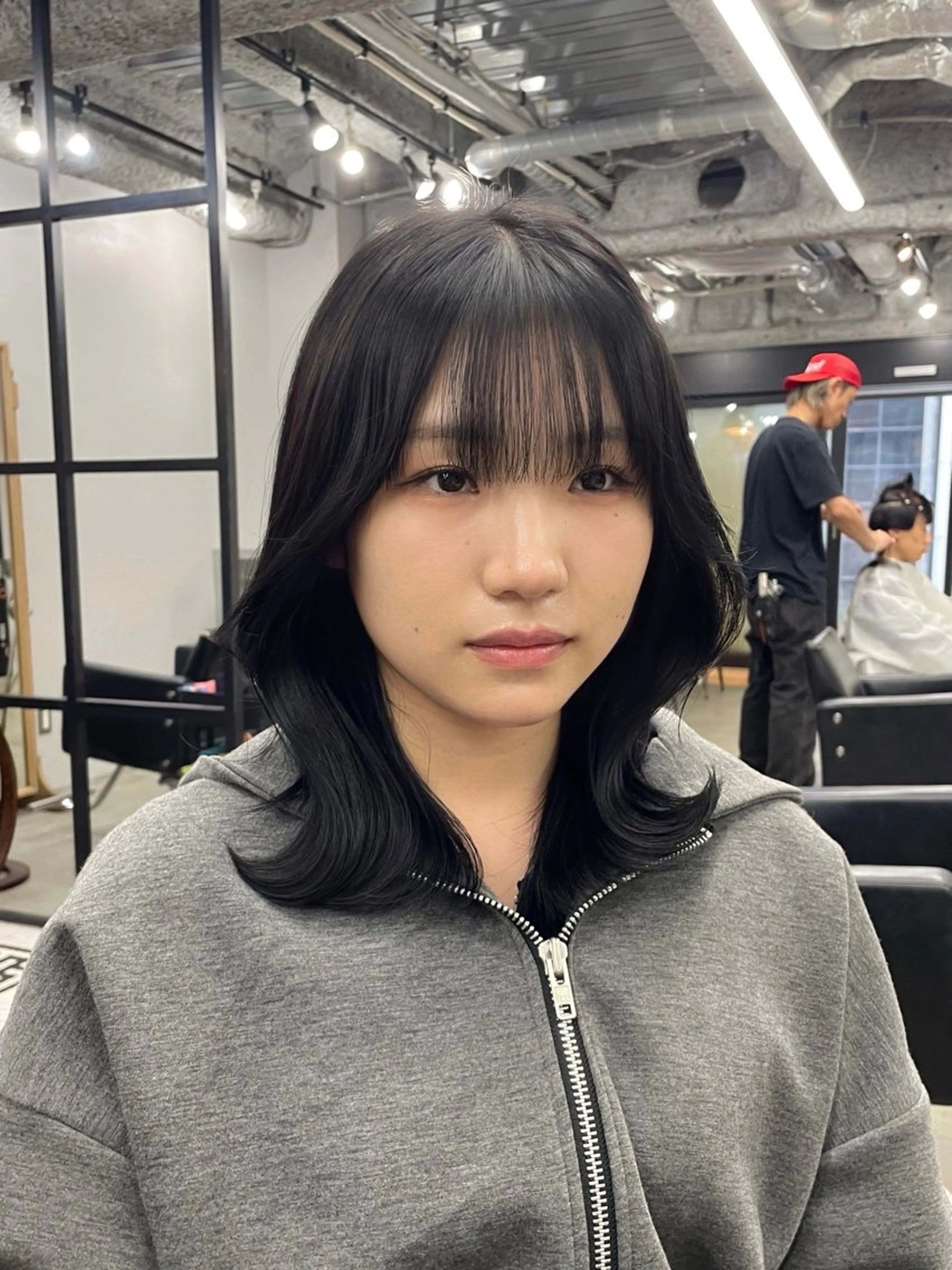 ミディアム カット ヘアカラー トリートメント ヘアセット 新宿/韓国ヘア/ 髪質改善ストレートのヘアスタイル