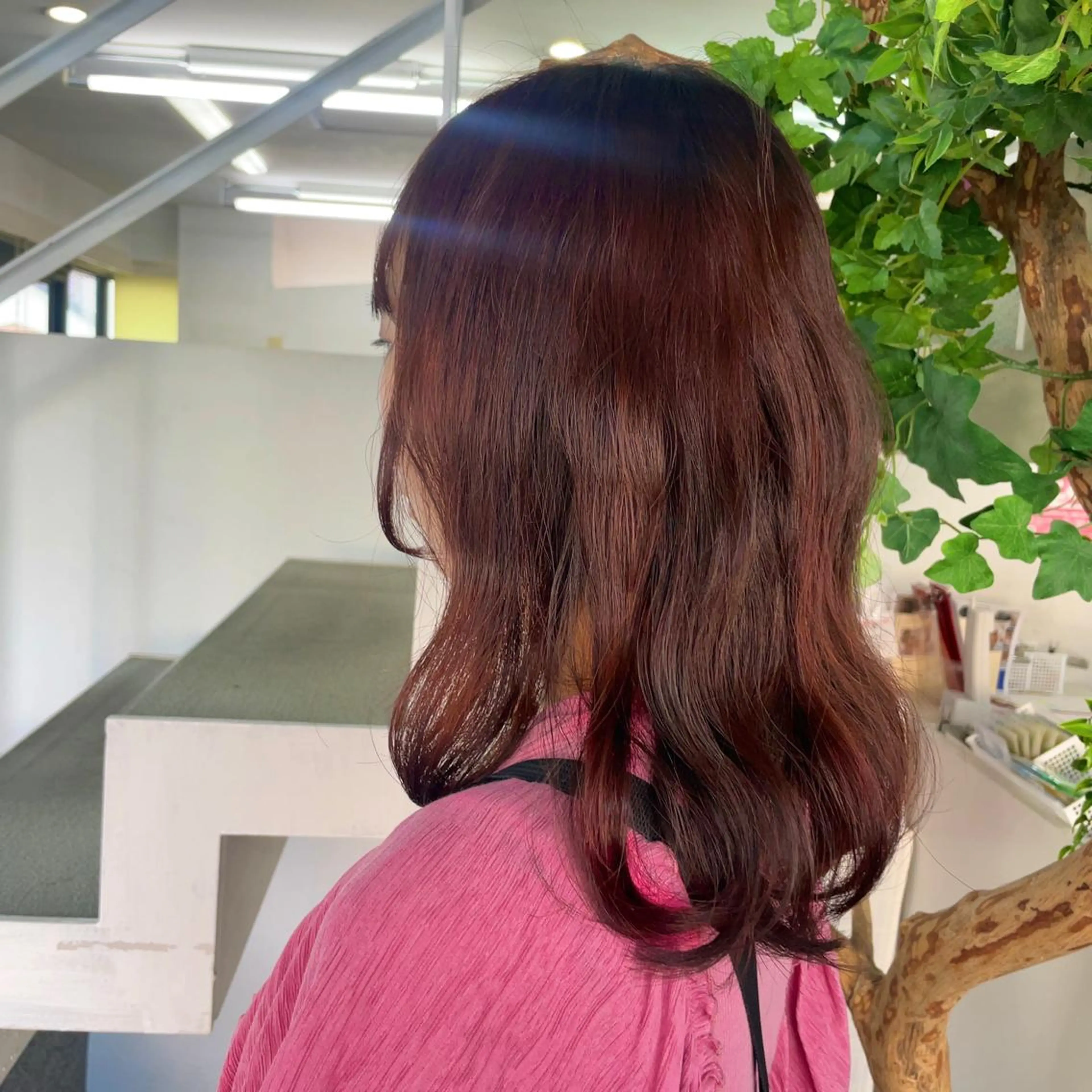 ミディアム カラー カシス ピンクカラー 山田 里美のヘアスタイル