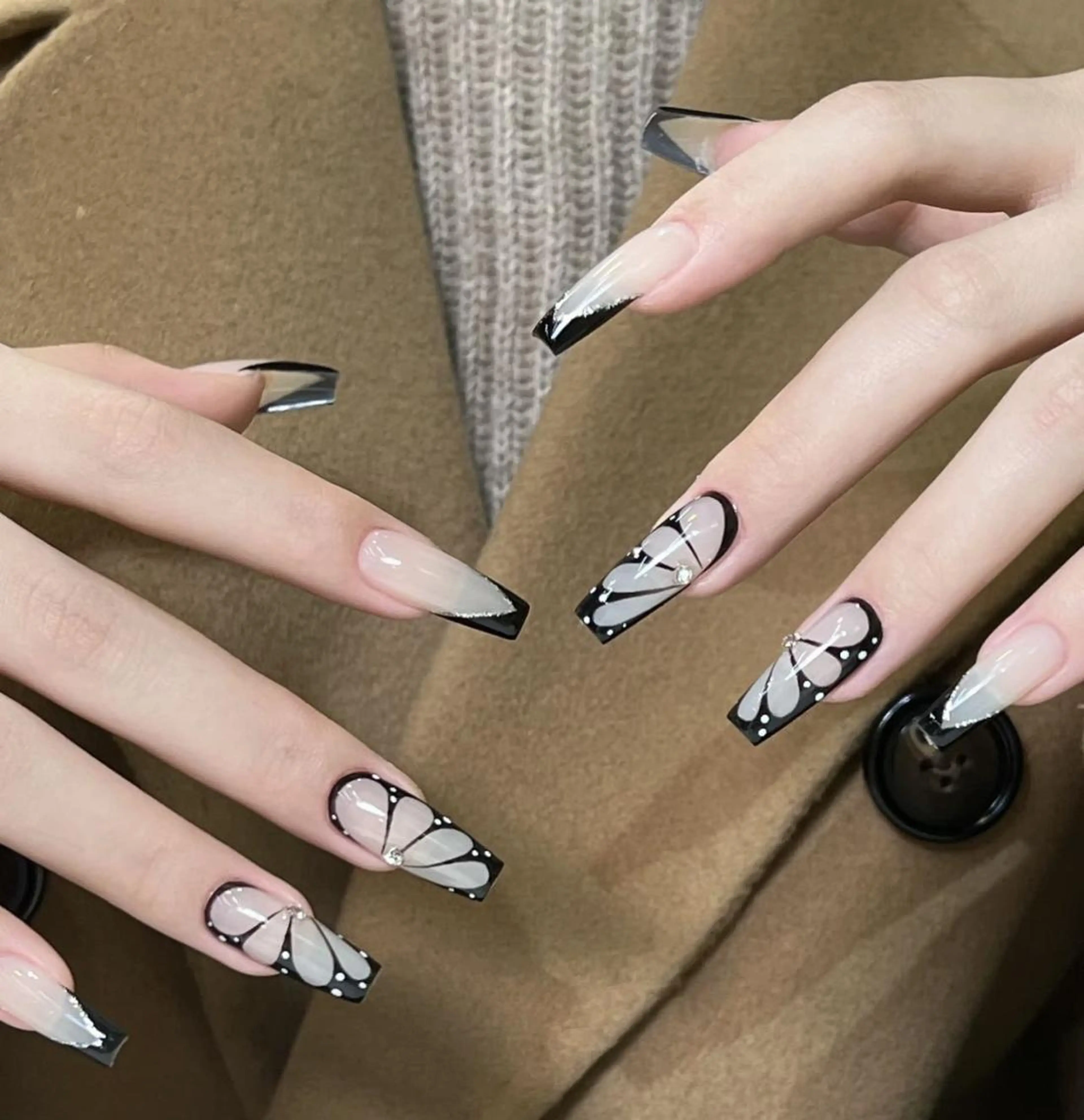 ネイル アートネイル 長さ出し ネイルチップ Queens テイのネイルデザイン