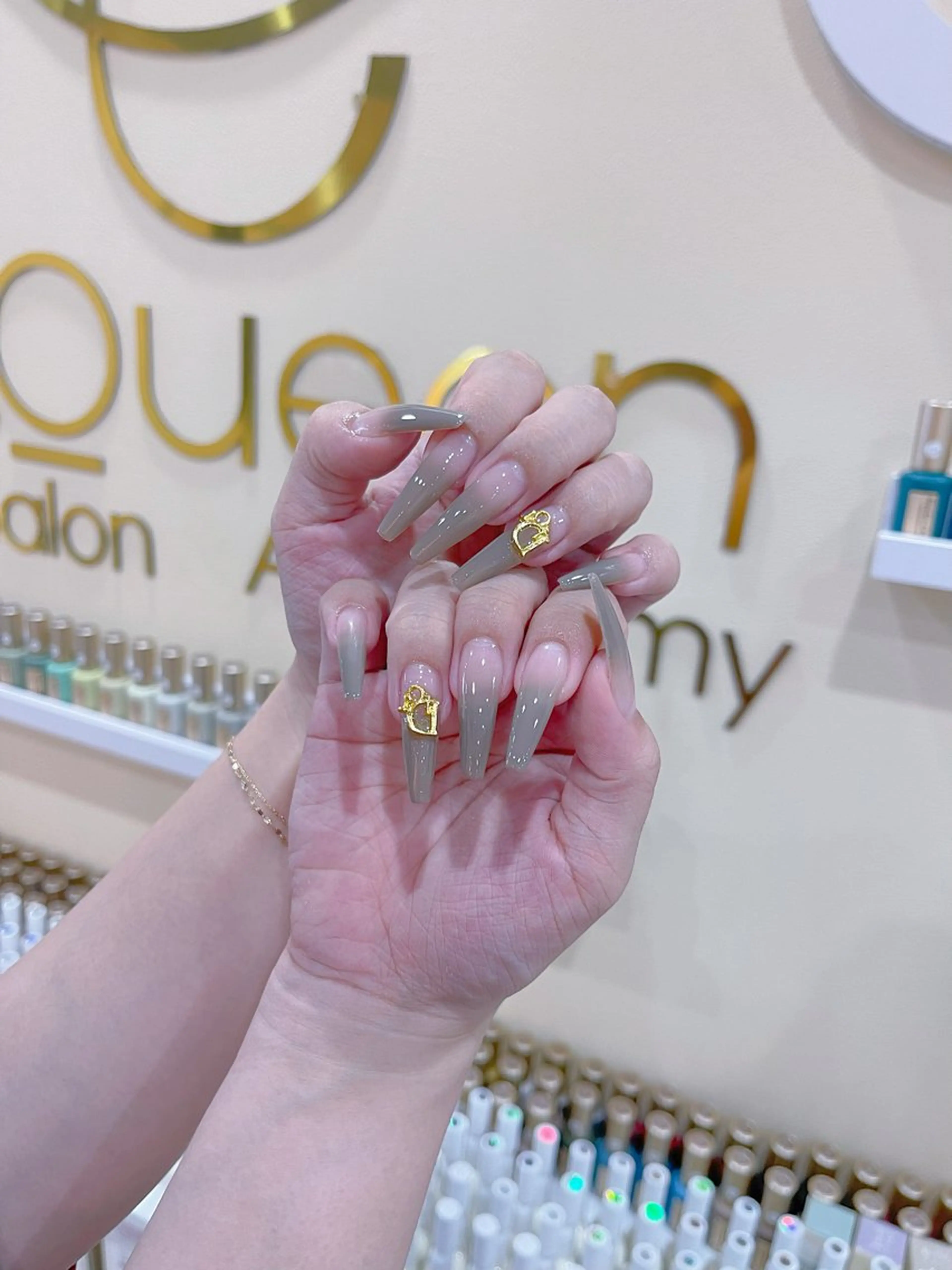 ネイル ハンドネイル MQueen ネイルサロンマルのネイルデザイン