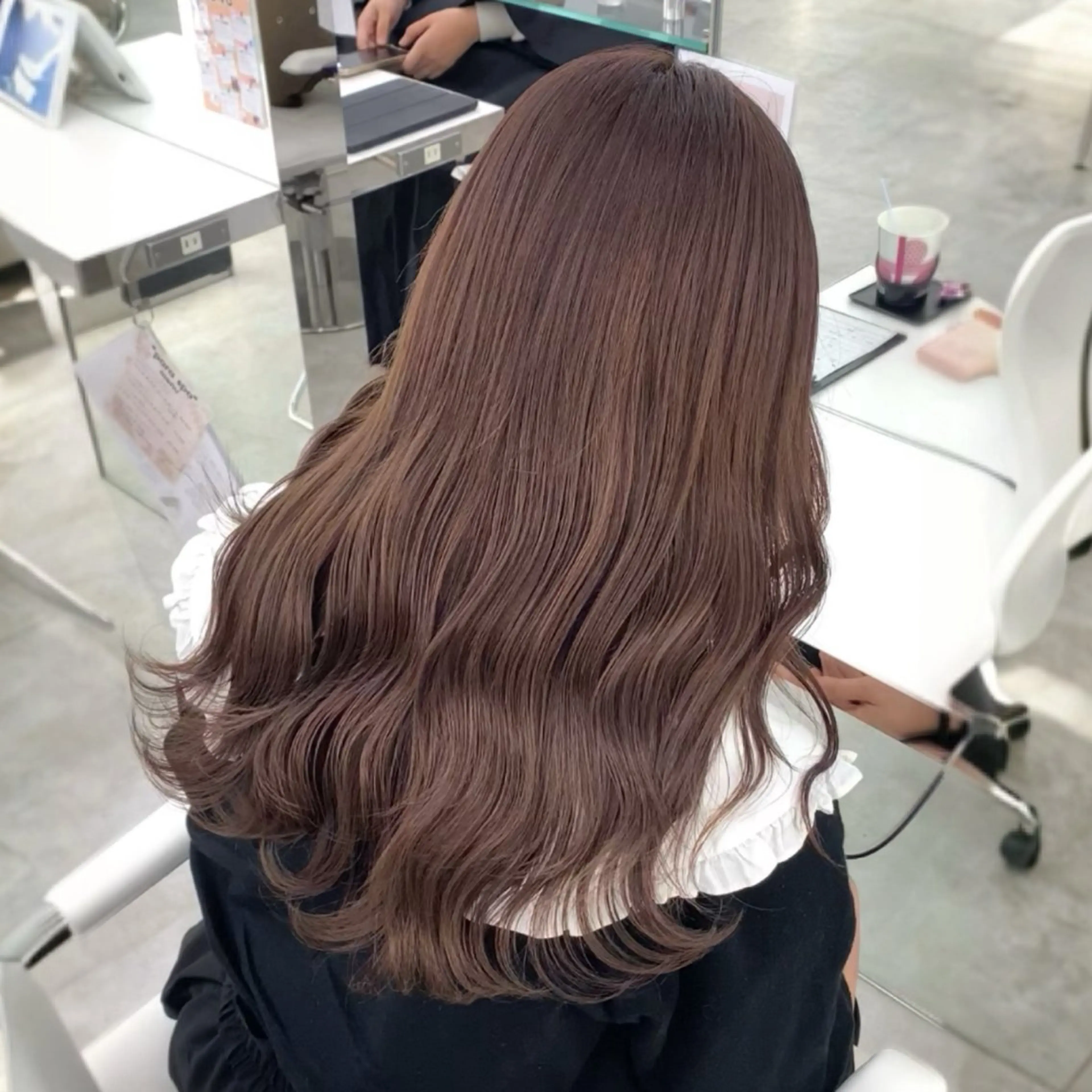 ロング カラー ベージュカラー ブリーチ ミルクティーベージュ 🇰🇷韓国ヘア🎀 レイヤー🤍MOEのヘアスタイル