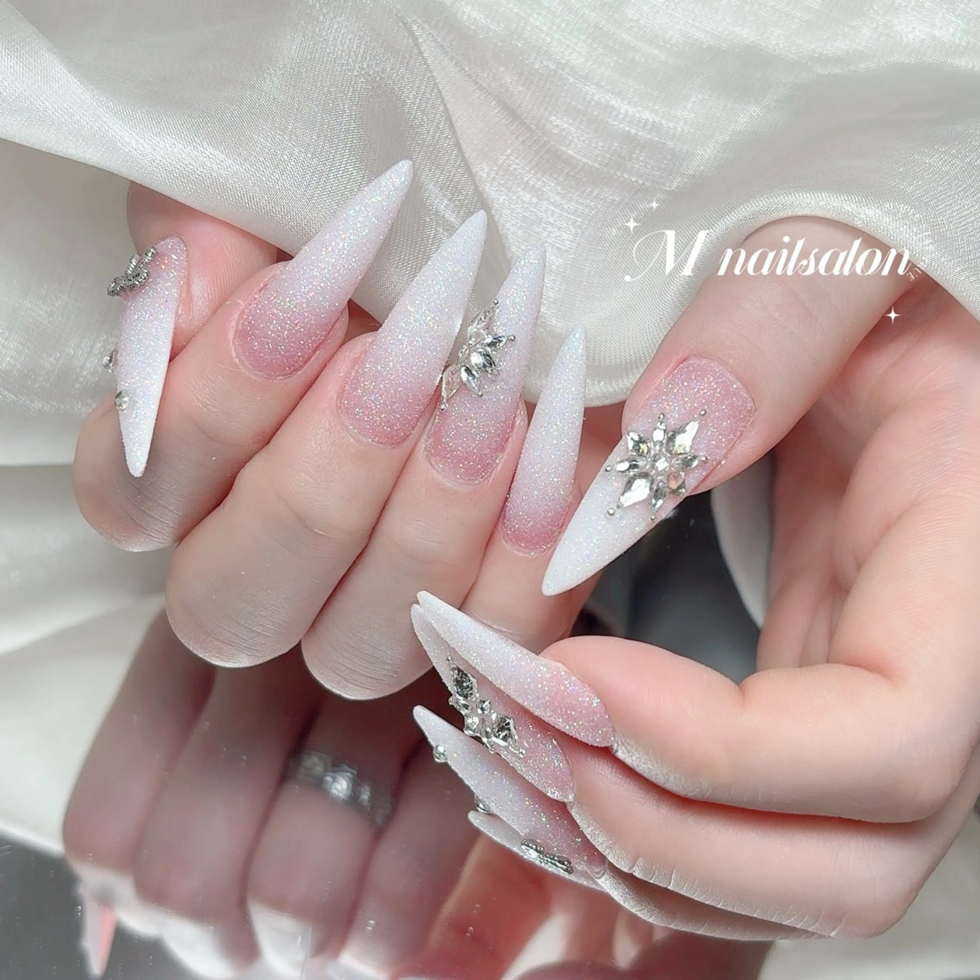 ネイル ハンドネイル 🎀M nails✨ ビューティーのネイルデザイン