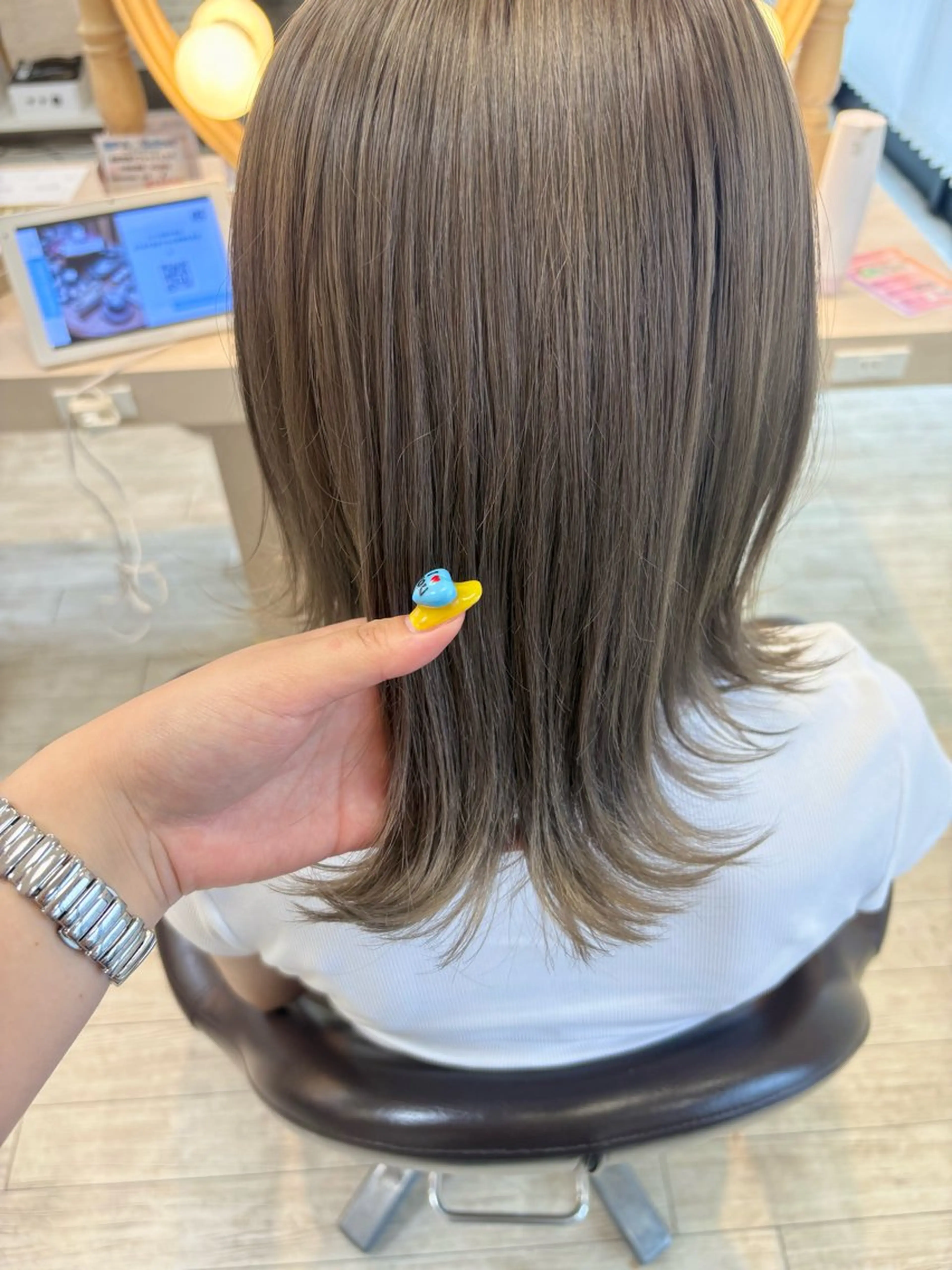 ミディアム カラー 透明感カラー ダブルカラー グレージュ ハイライトカラー ハイトーンカラー CREA渋沢 モデル募集🌺アイナのヘアスタイル