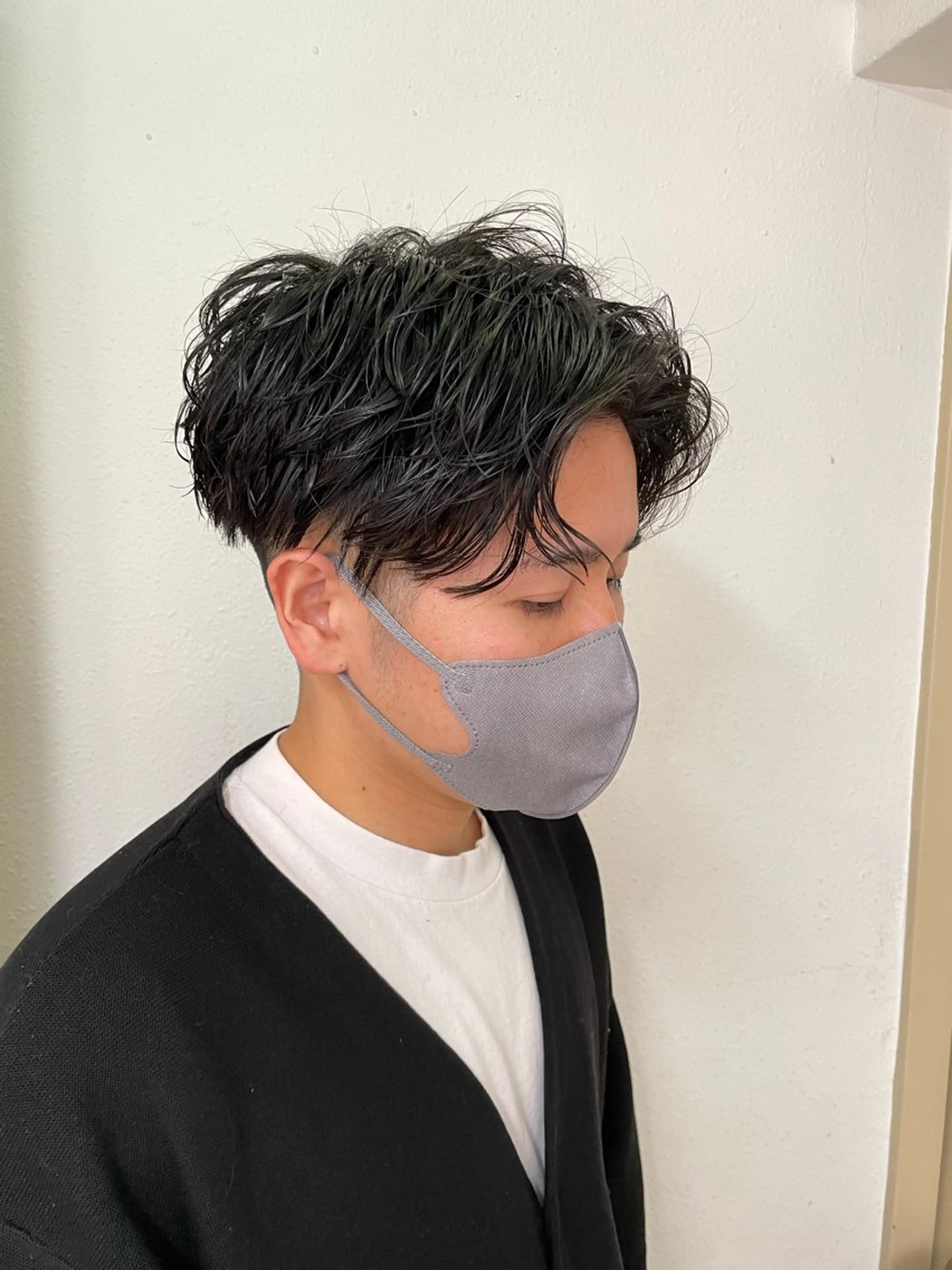 パーマ メンズ センターパート マッシュ メンズパーマ プードルパーマ スパイキーショート 博多No.1 メンズパーマ美容師のヘアスタイル