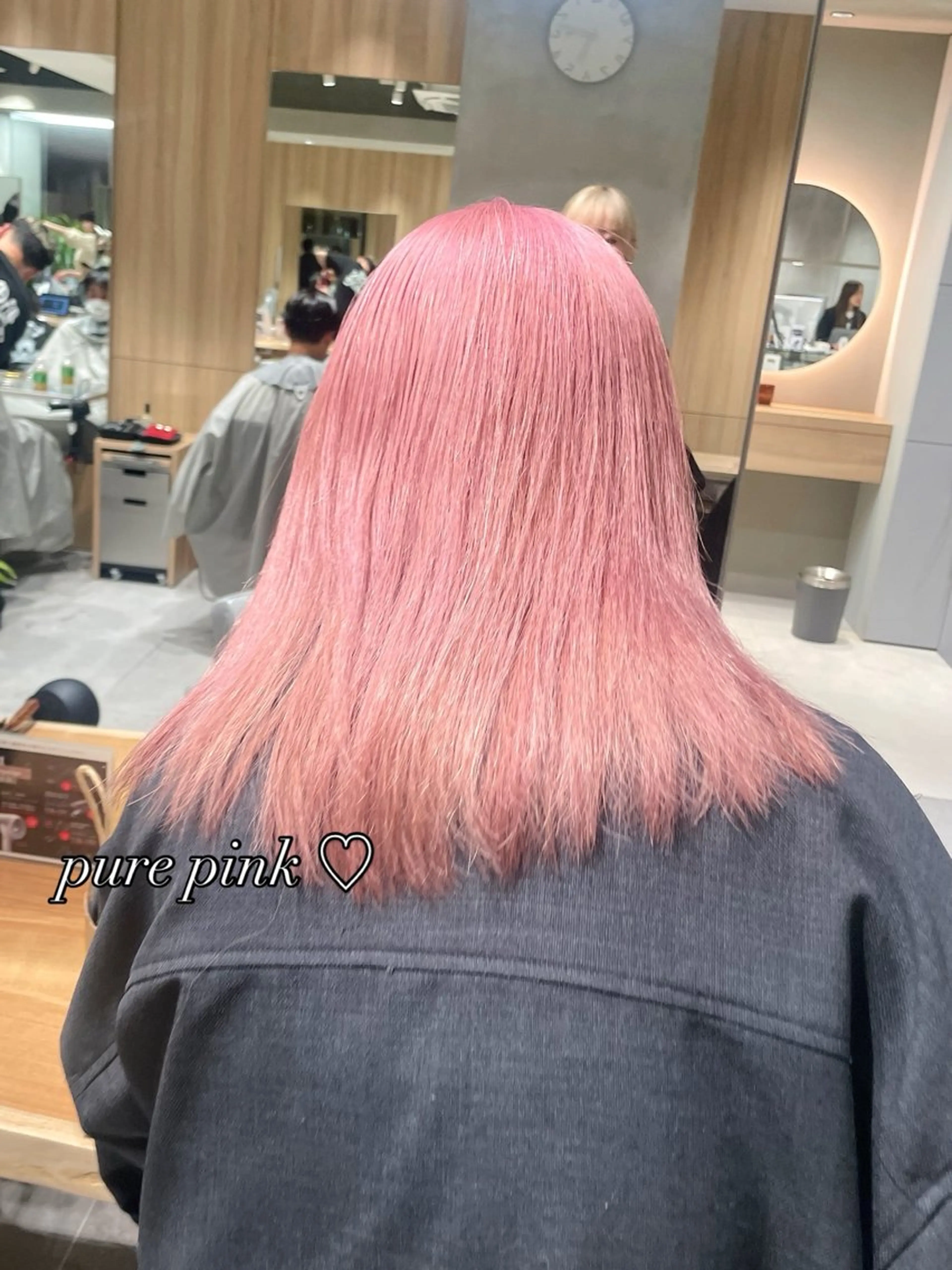 ロング カラー ベージュカラー ブリーチ ピンクカラー ピンクベージュ hollo 原宿所属・ハイトーンカラー/ ダブルカラー/EMIのヘアスタイル