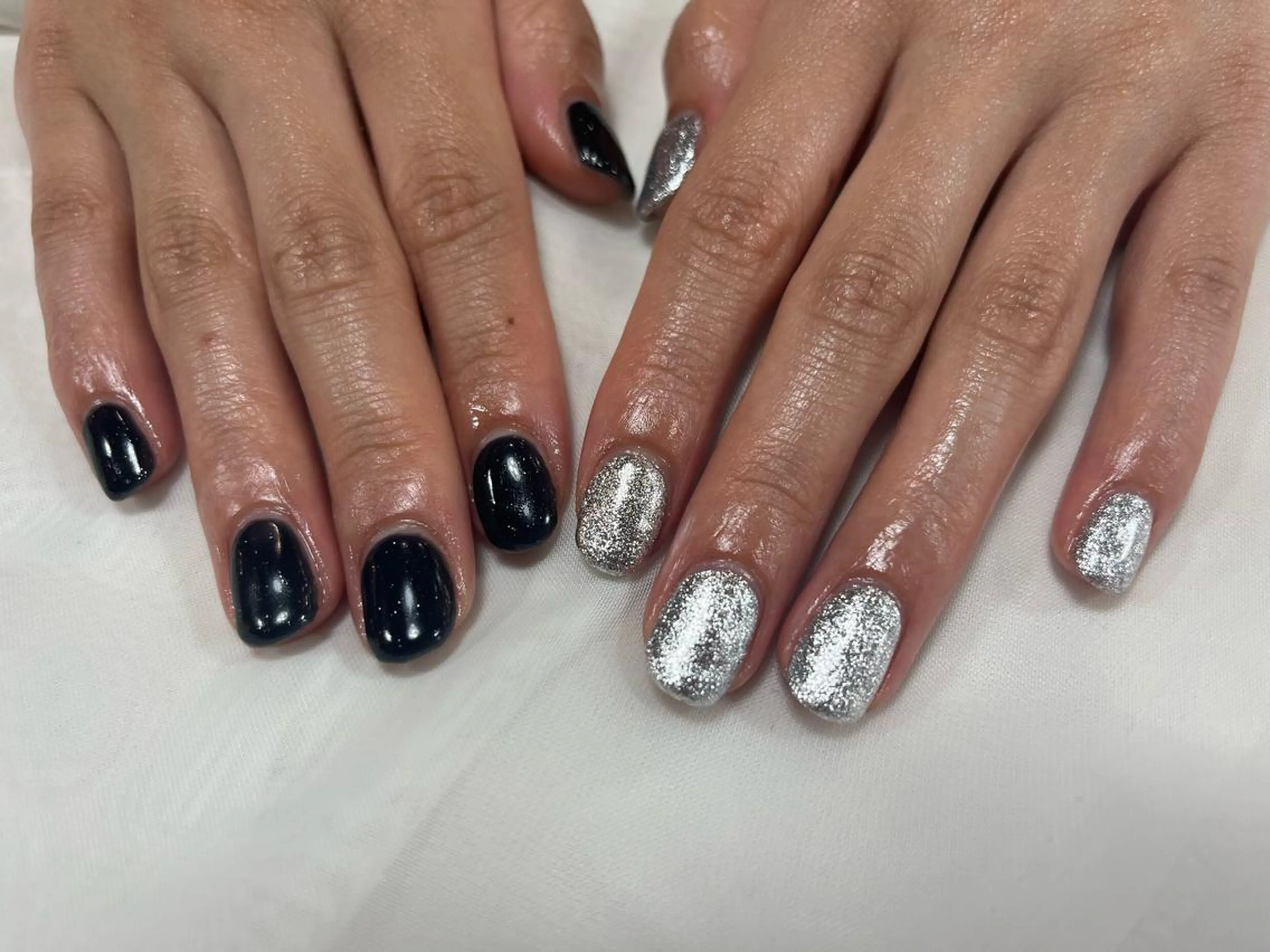 ネイル ラメ(グリッター) シルバー THE BALM Noahのネイルデザイン