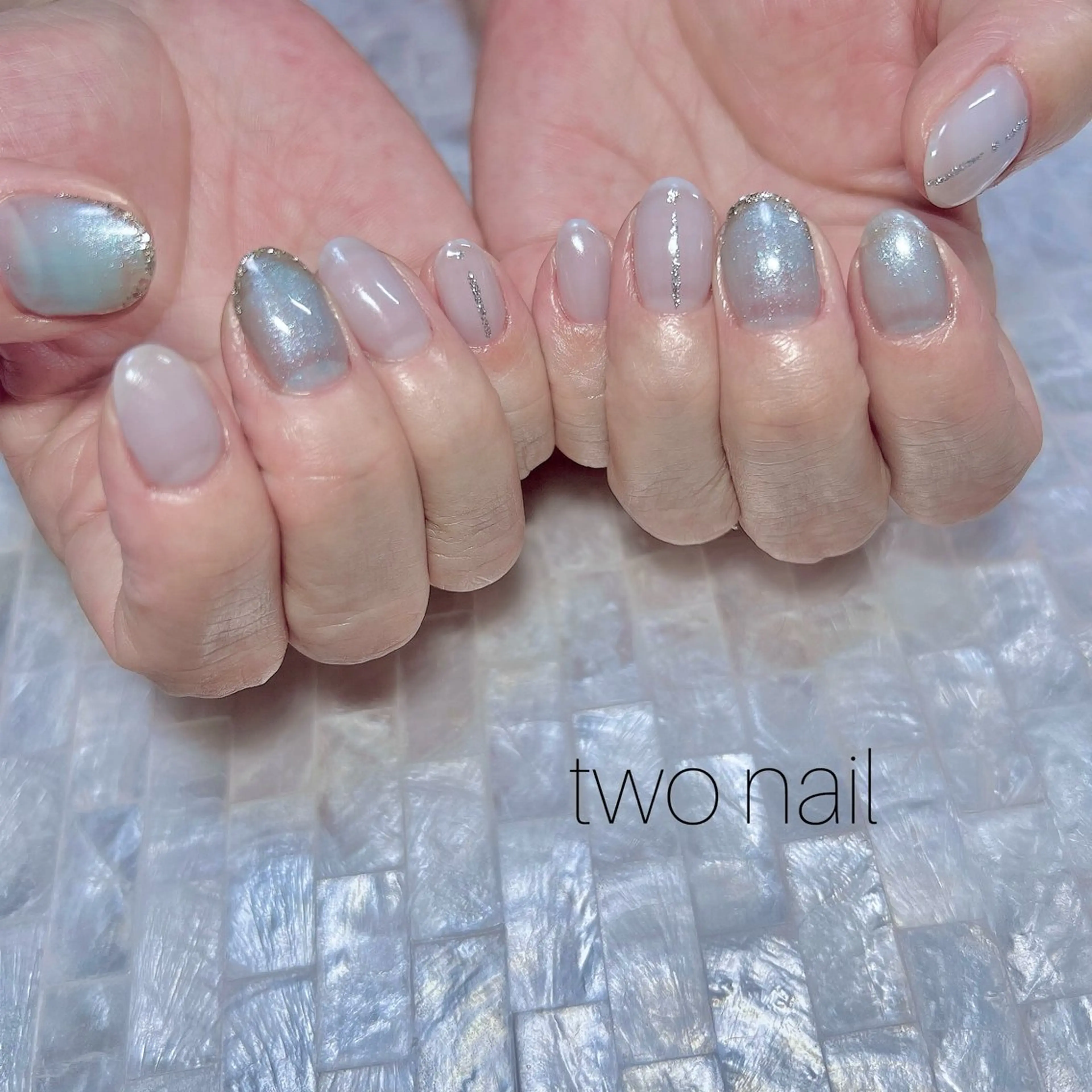 ネイル キラキラネイル ネイルチップ ホワイト ハンドネイル two nailのネイルデザイン