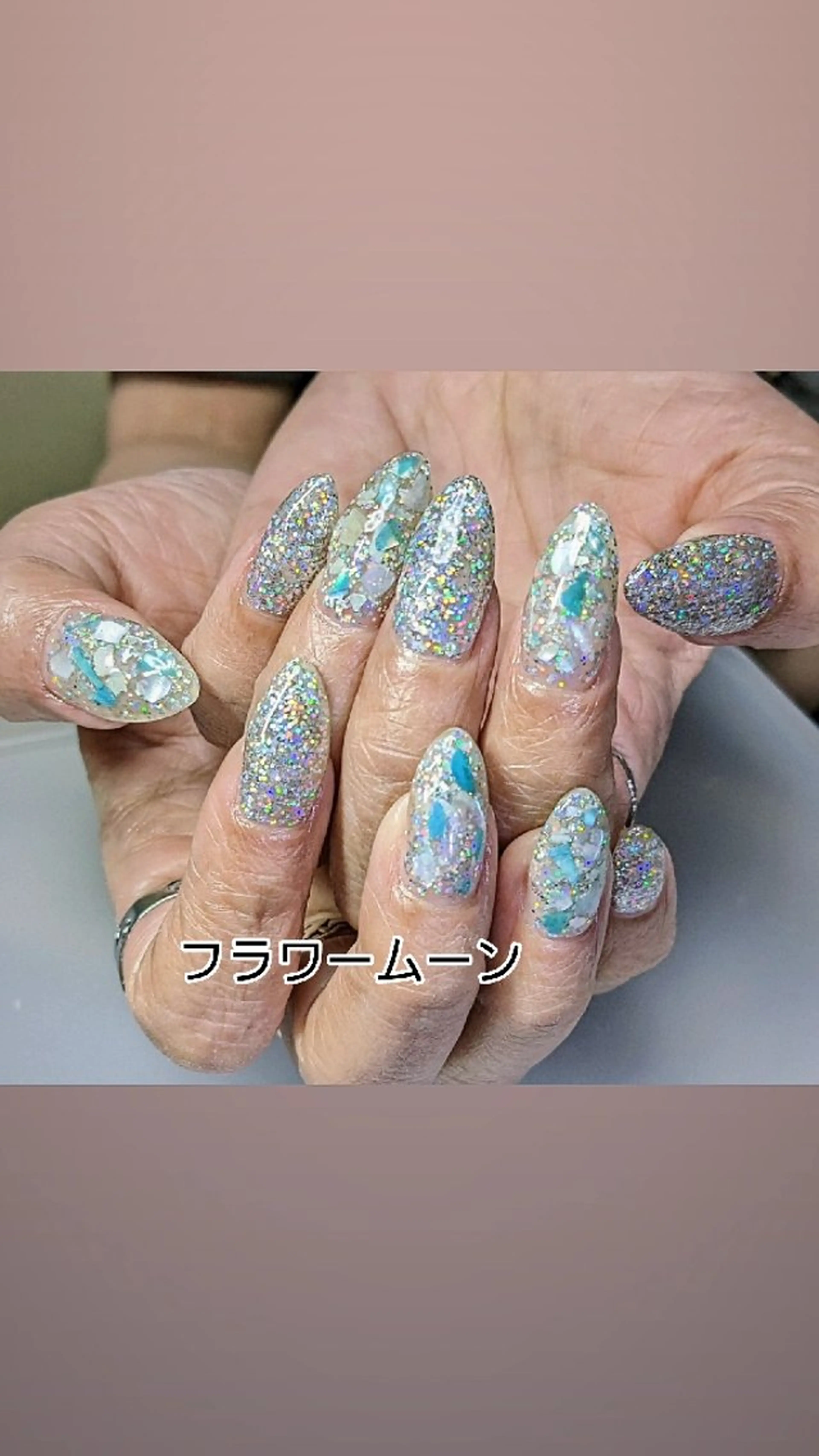 ネイル ラメ(グリッター) ハンドネイル ハンドケア フラワー ムーンのネイルデザイン