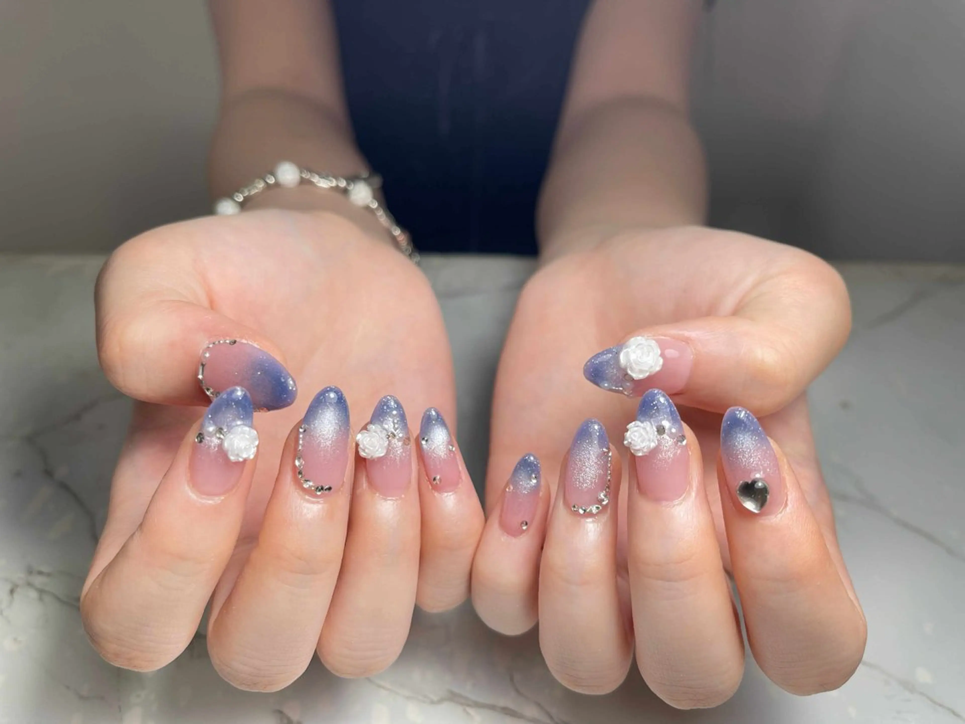 ネイル アートネイル フレンチネイル ジェルネイル グラデーション 韓国ネイル ハンドネイル 💕鈴木ユリ パラジェル/オフ無料のネイルデザイン