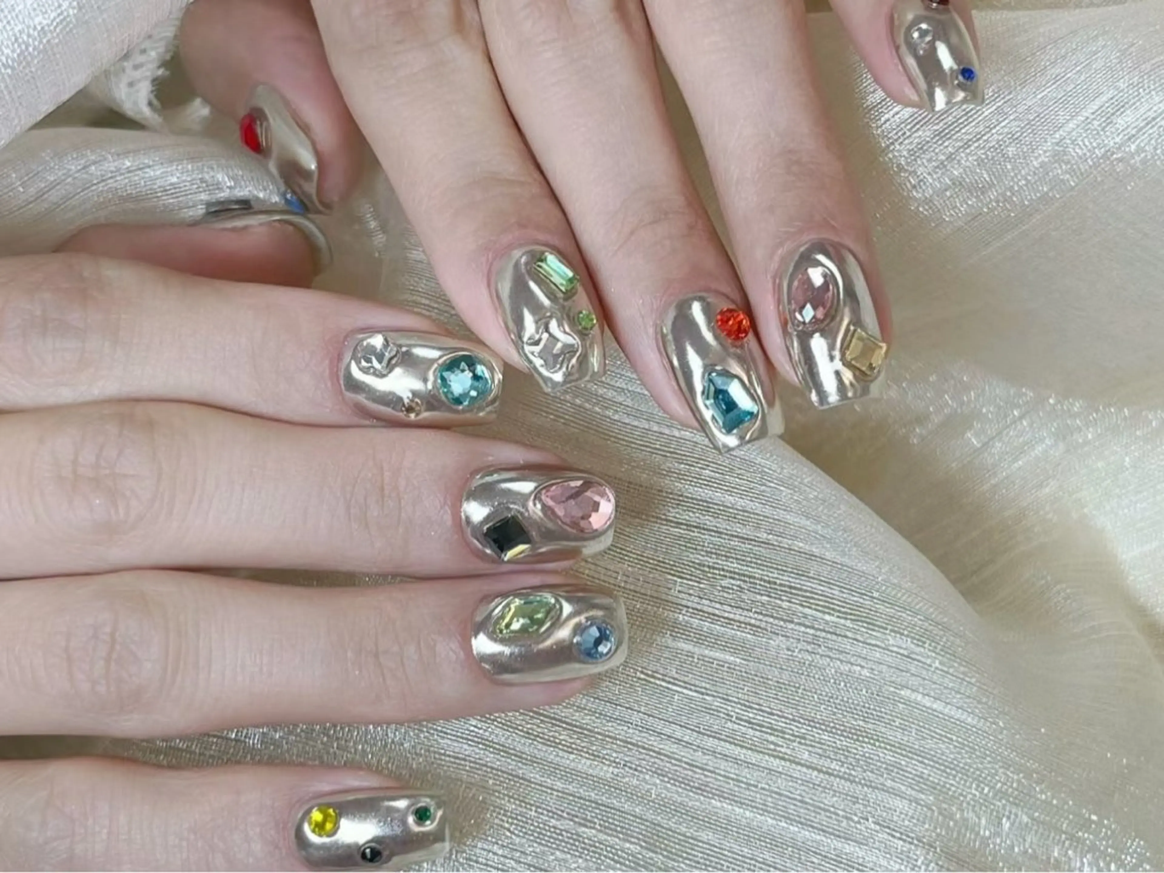 ネイル 持ち込み ハンドネイル ハンドケア るか 池袋のネイルデザイン