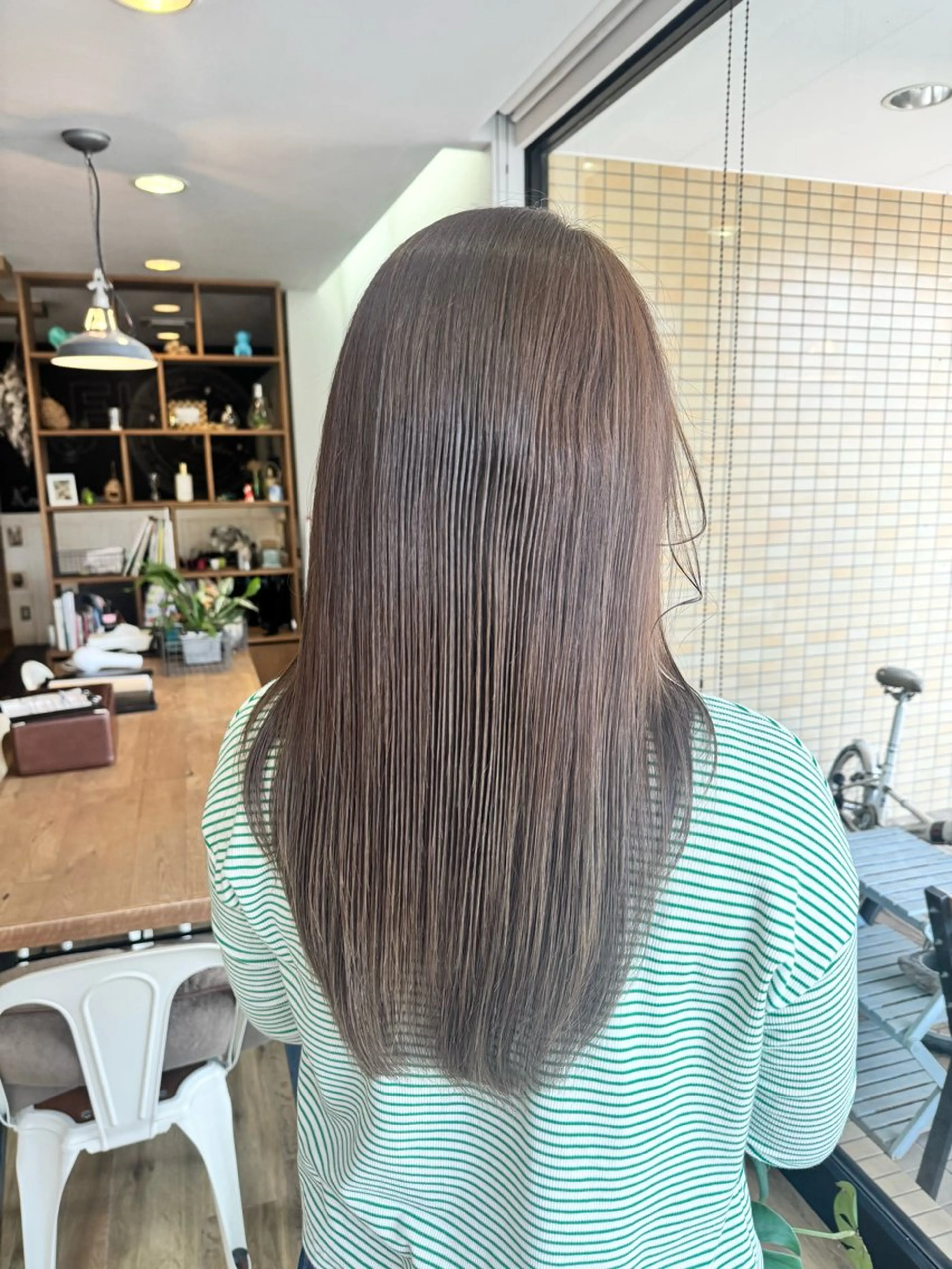 ロング カラー ベージュカラー カット ヘアカラー トリートメント ツキダテ ユイのヘアスタイル