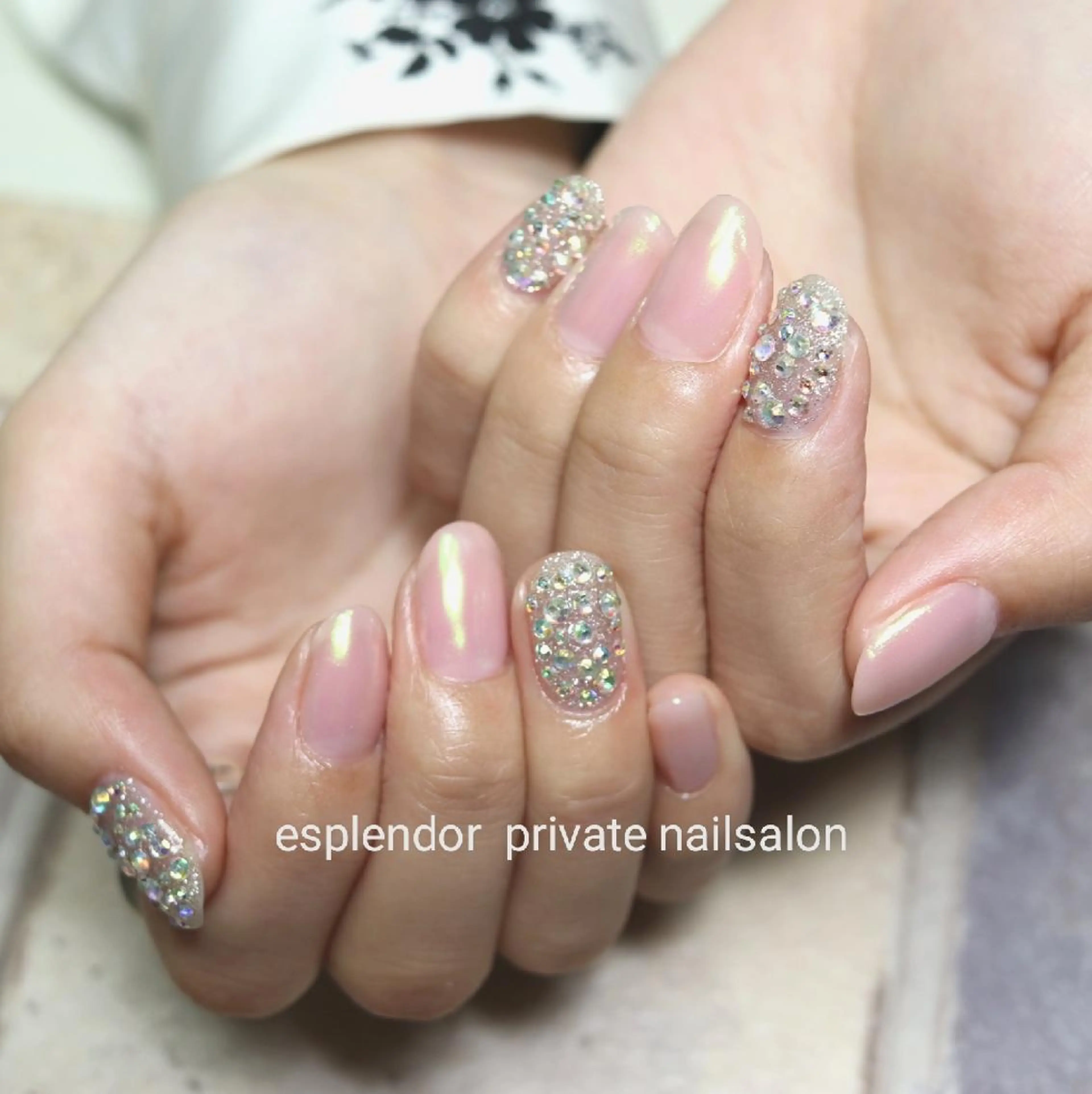 ネイル オーロラネイル ピンク esplendor  エスプレンドル所属・esplendor  エスプレンドルのネイルデザイン