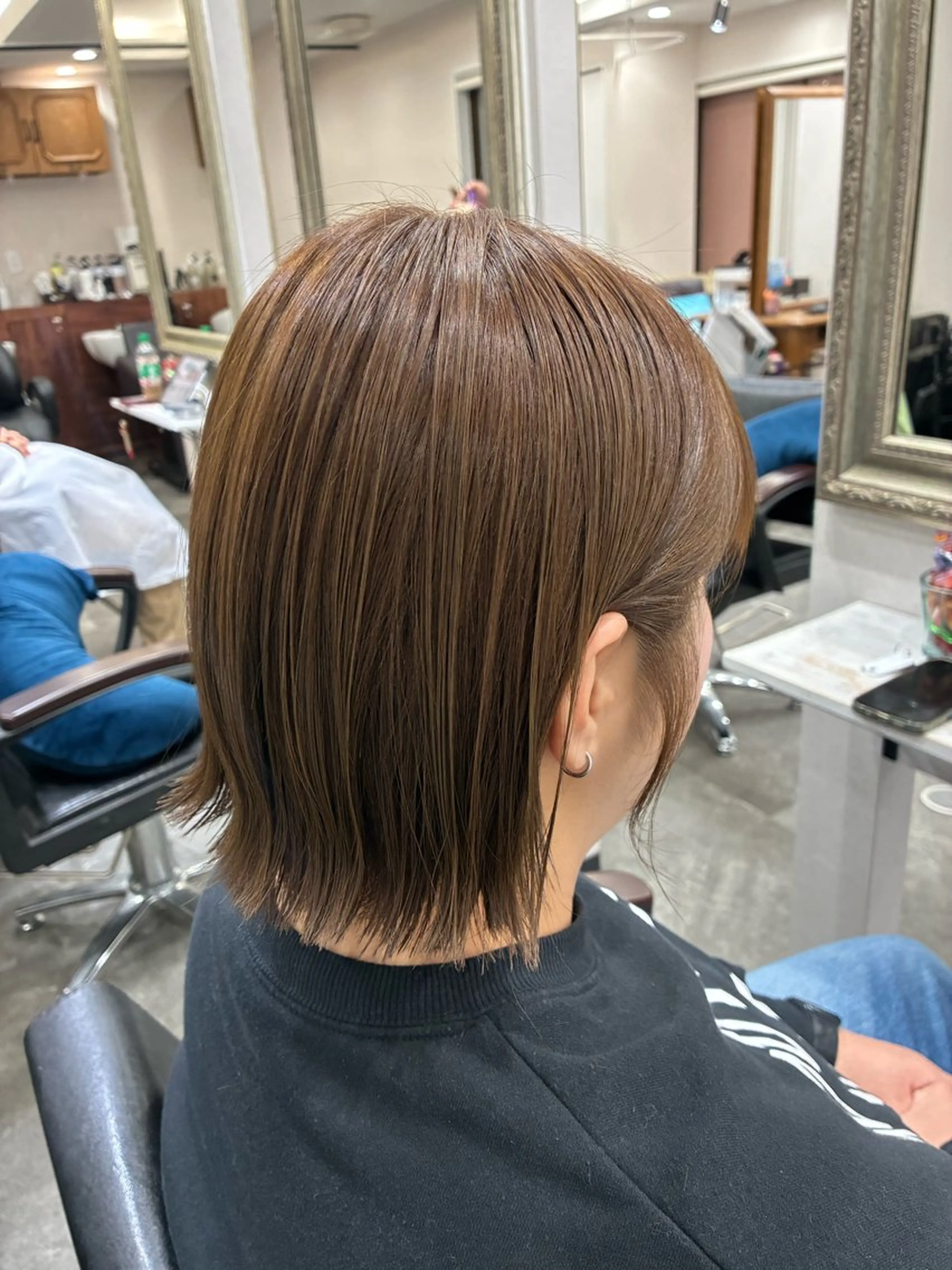 ショート 切りっぱなしボブ アッシュ ボブ 外ハネヘア カット ヘアカラー トリートメント 五十嵐 満梨奈のヘアスタイル