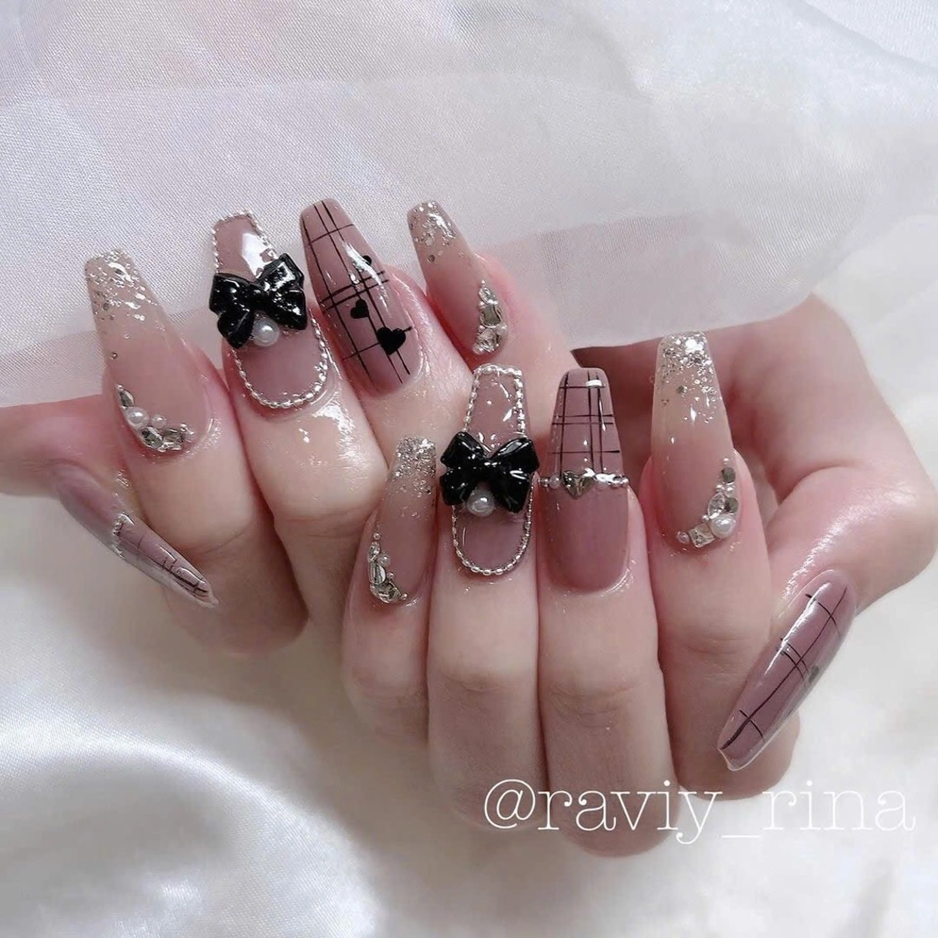 ネイル グラデーション ラメ(グリッター) マグネットネイル ミラーネイル ニュアンスネイル ハンドネイル Lumi de nails所属・Lumi de nailsのネイルデザイン