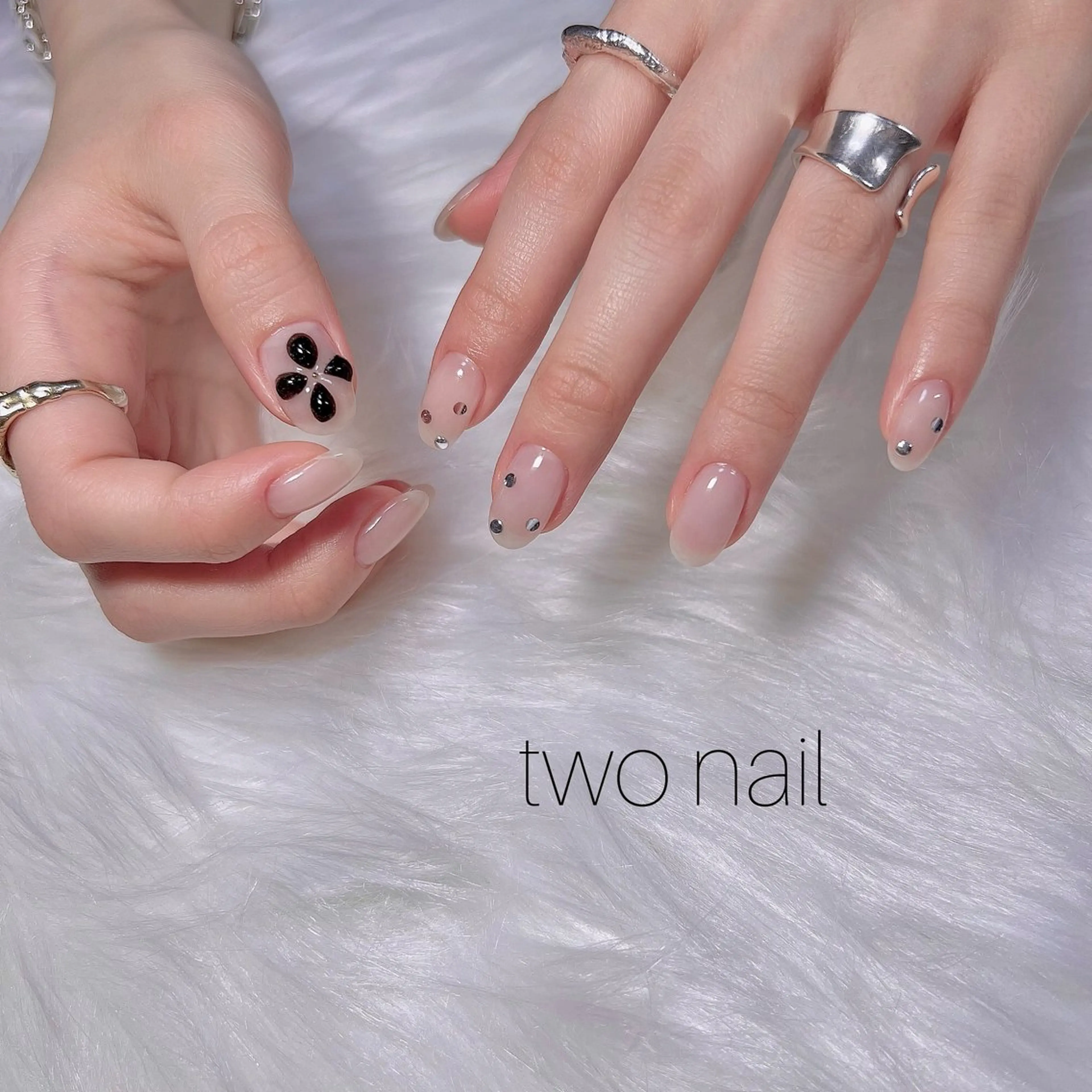 ネイル アートネイル ネイルチップ ホワイト ハンドネイル two nailのネイルデザイン