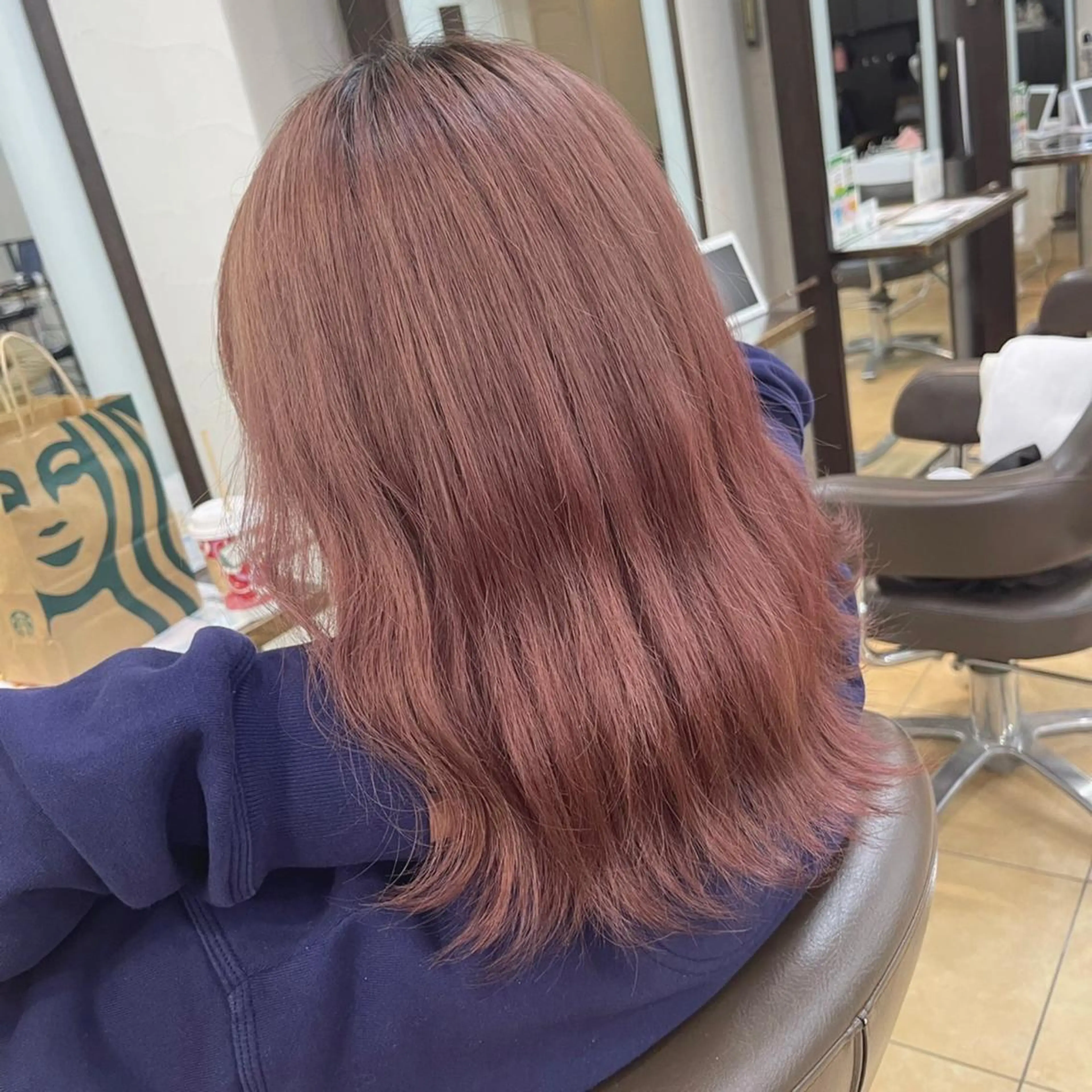 ミディアム lien ヒジリのヘアスタイル