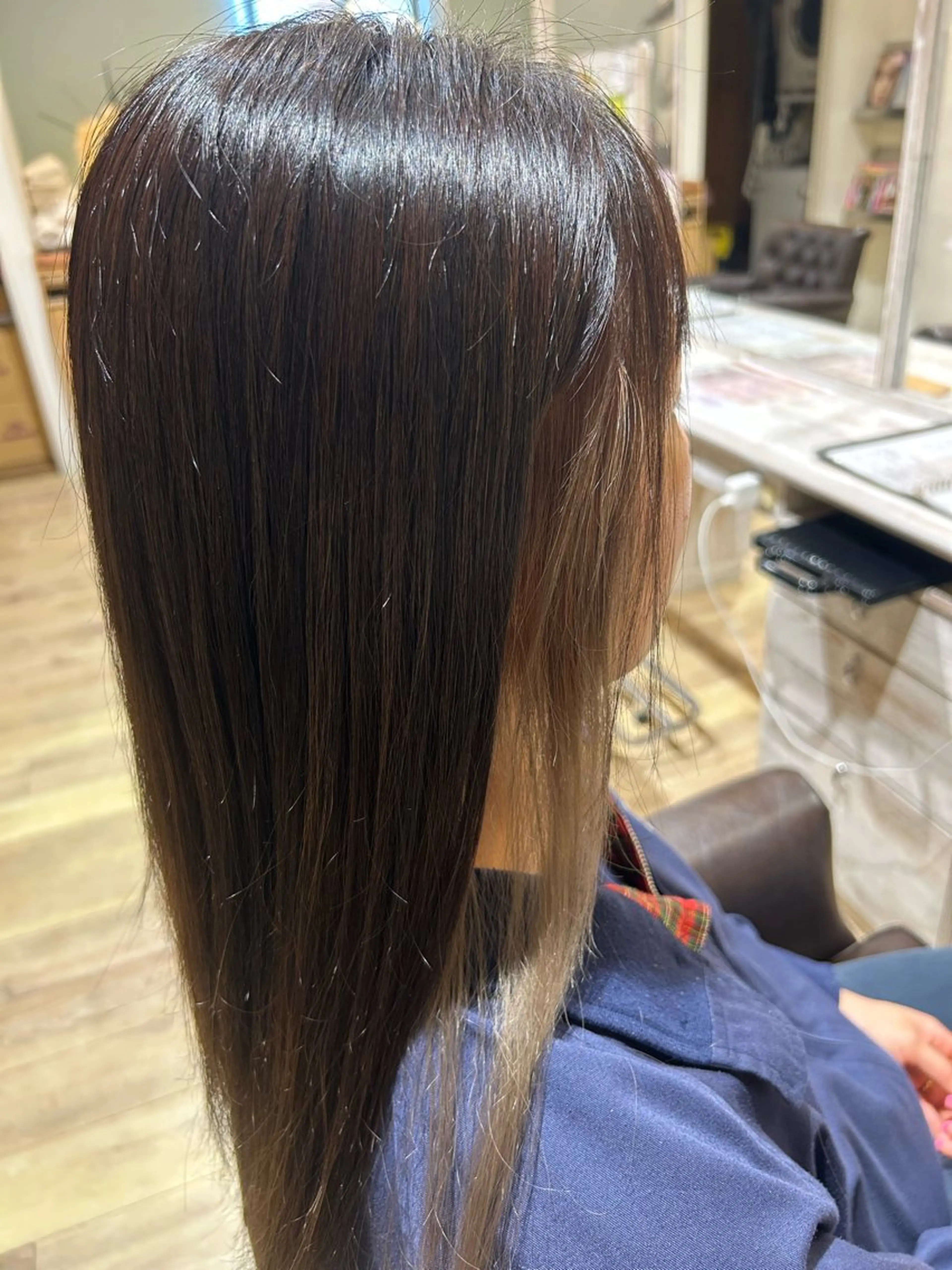 レディースカット（3cm以上）＋インナー（ブリーチ）+ カラーの写真