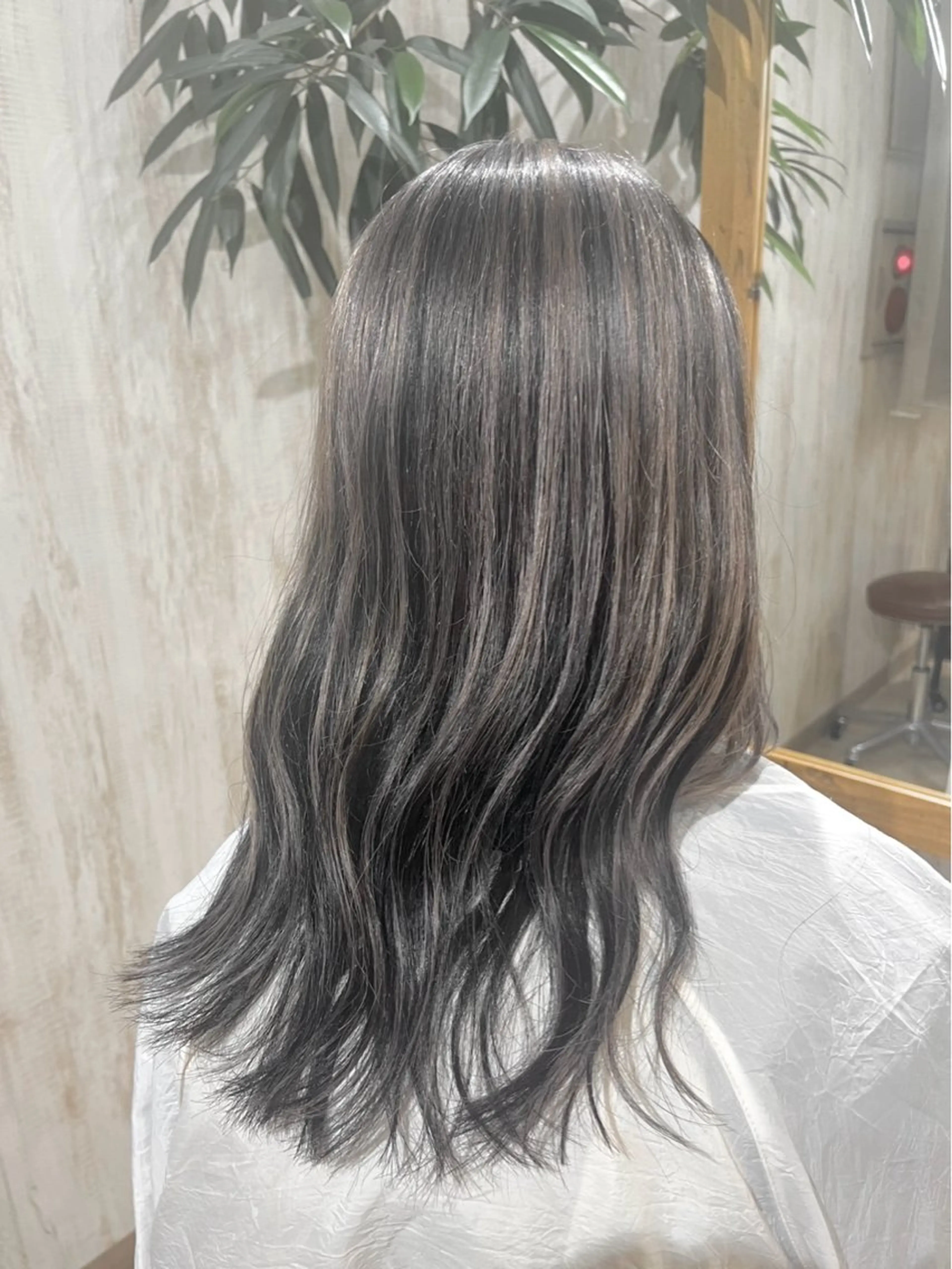 ロング カラー デザインカラー blau hair and care《ブラウ》所属・MARU.縮毛矯正 デザインカラーのヘアスタイル