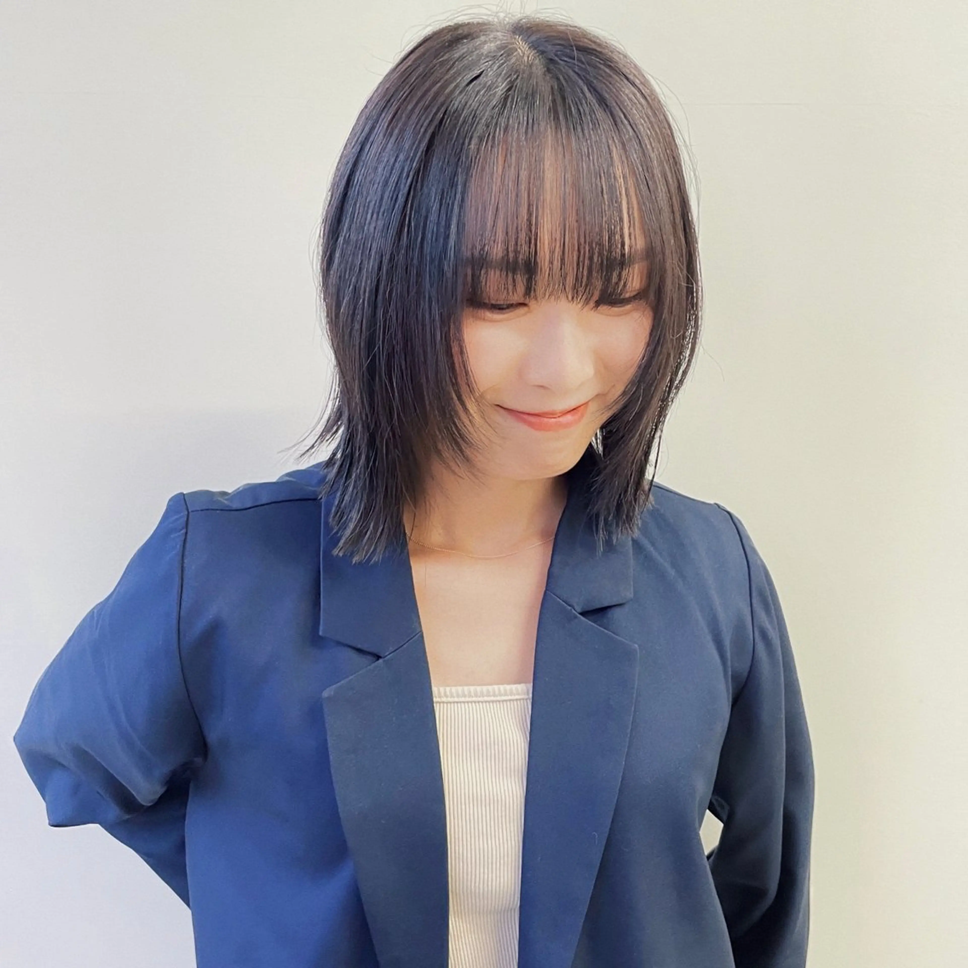 ミディアム カラー グレージュ 顔周りカット レイヤーカット Belle BIANCA所属・スギヤマ ショウゴのヘアスタイル