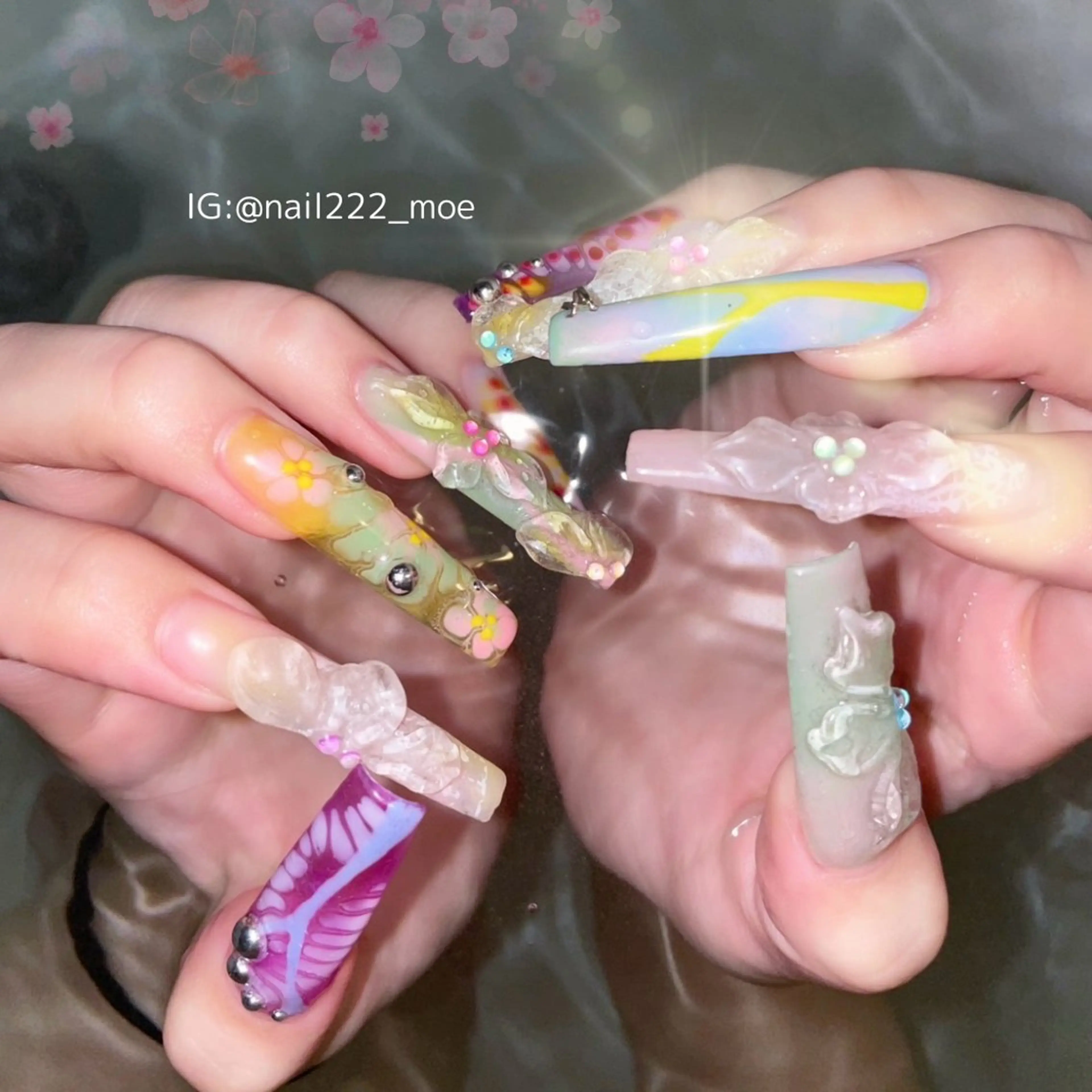 ネイル 春ネイル ワンホンネイル ⟡.*222⋰˚☆ MöEのネイルデザイン