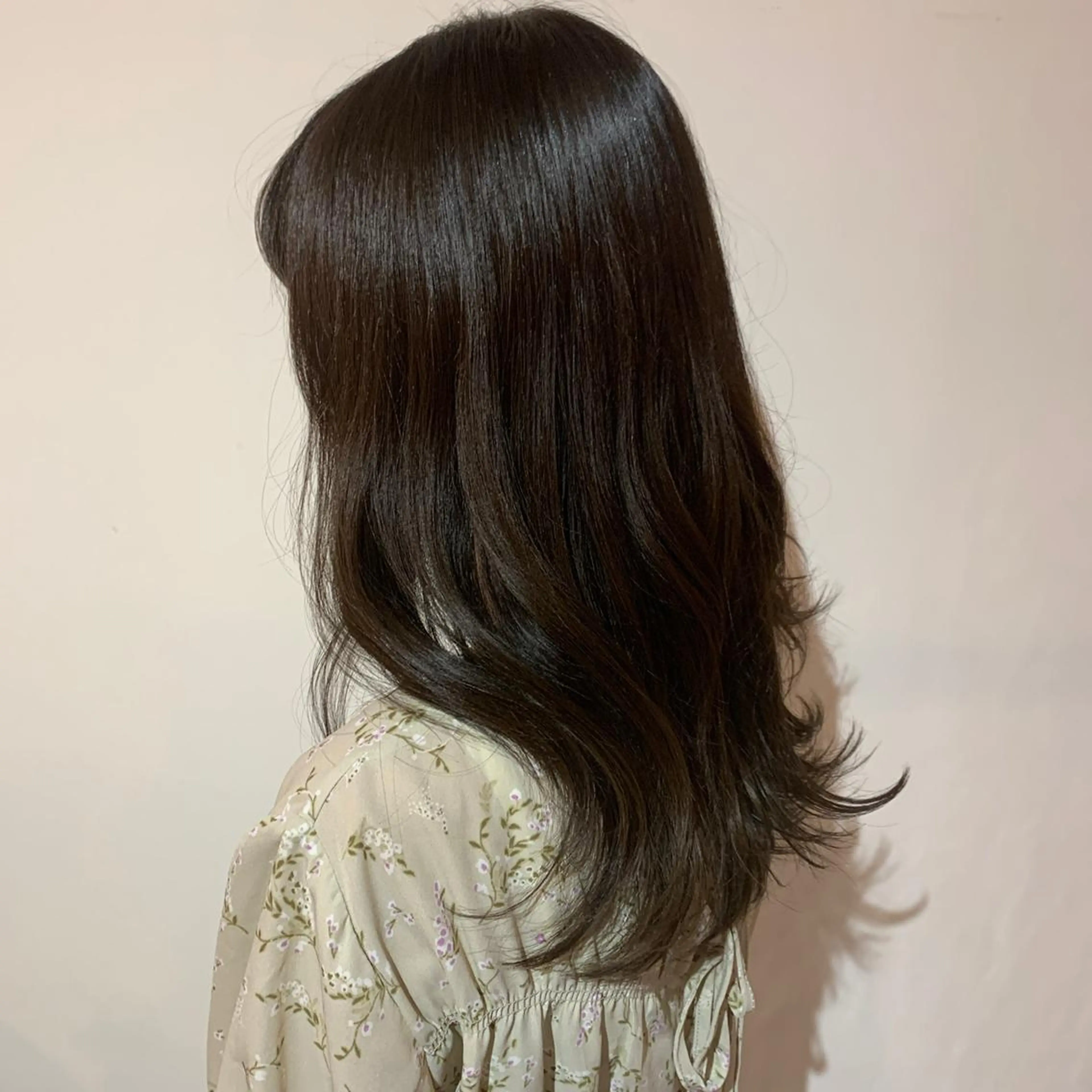 セミロング カラー いいの ひかりのヘアスタイル