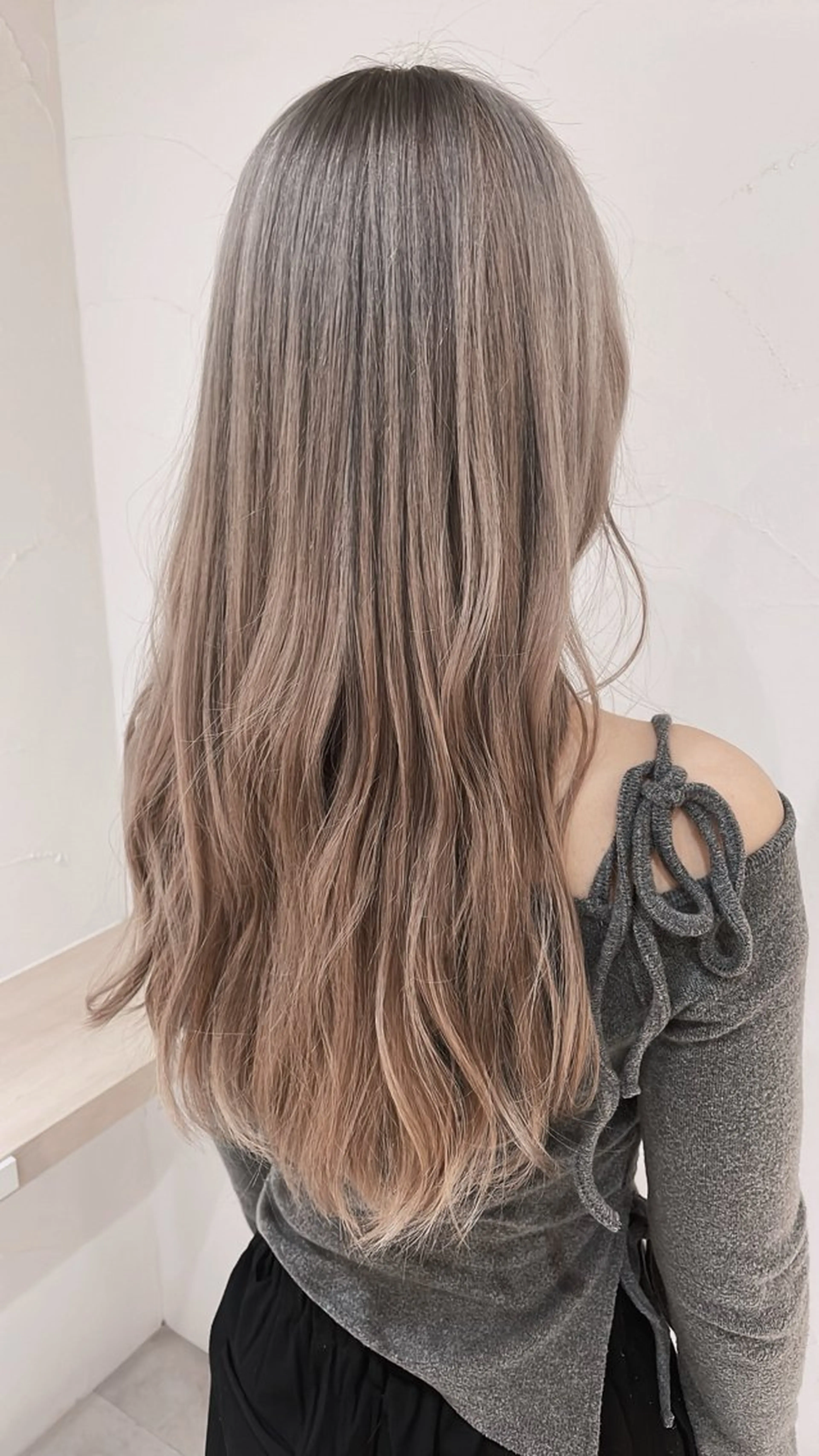 ロング カラー ベージュカラー ハイトーンカラー ハイトーンベージュ ヘアカラー Hitotose代表 中島和樹のヘアスタイル