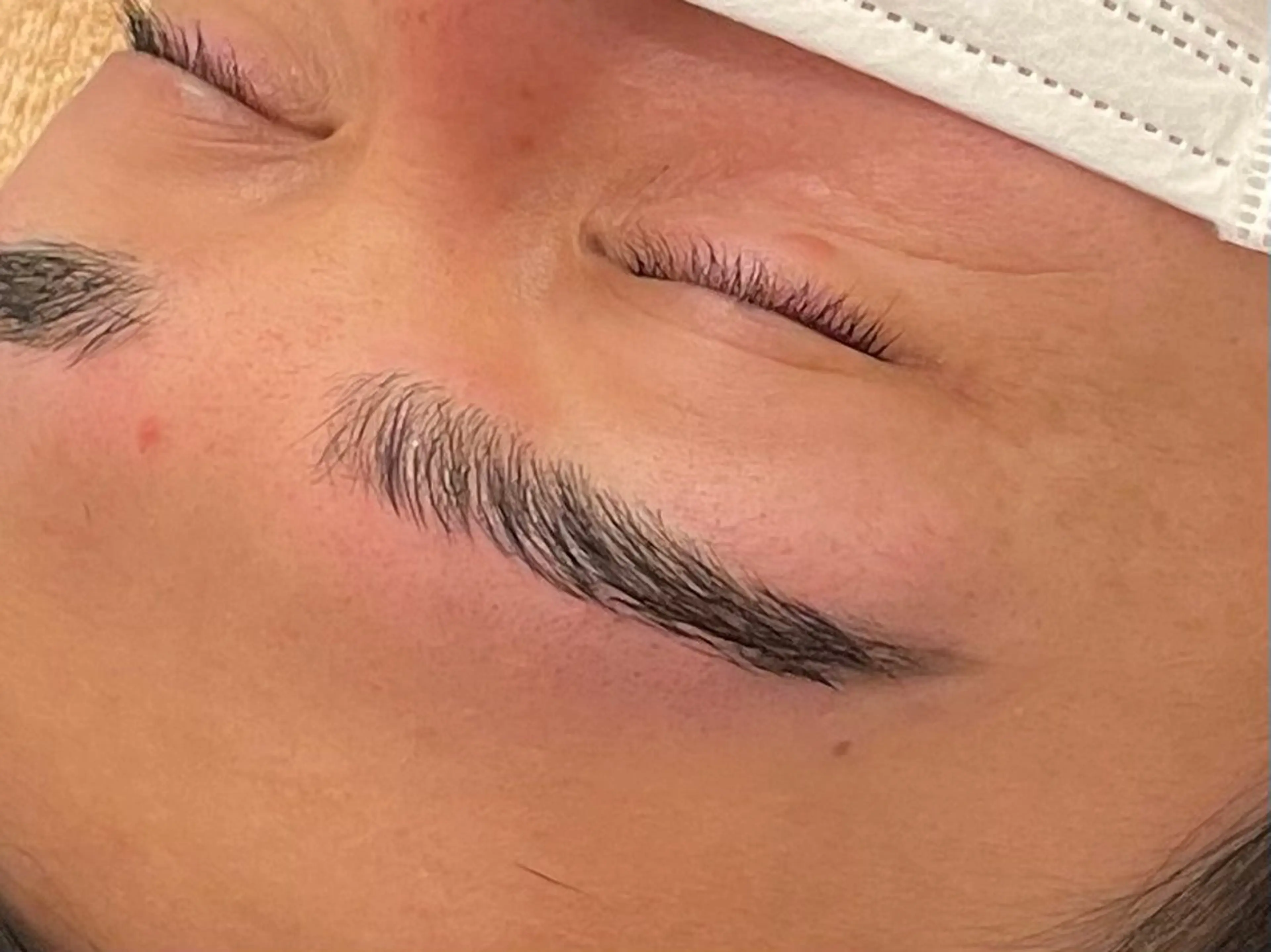 アイブロウ ネイル&アイ　QUEEN&CRIMSON所属・眉WAX/ピーリング ホワイトニングの眉毛・アイブロウイメージ