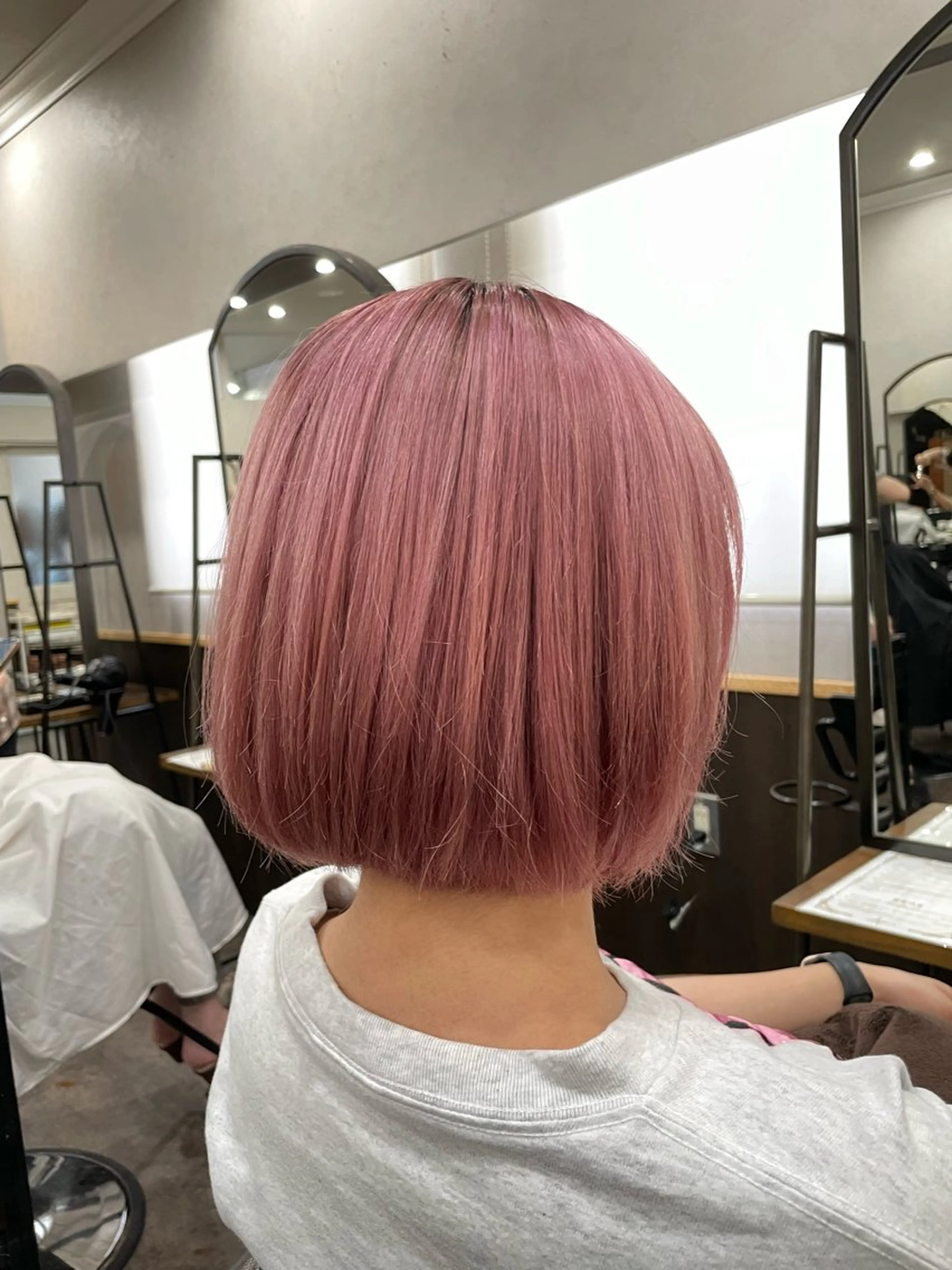 ミディアム カラー ピンクカラー レイヤー/艶カラー 🫧守利のヘアスタイル