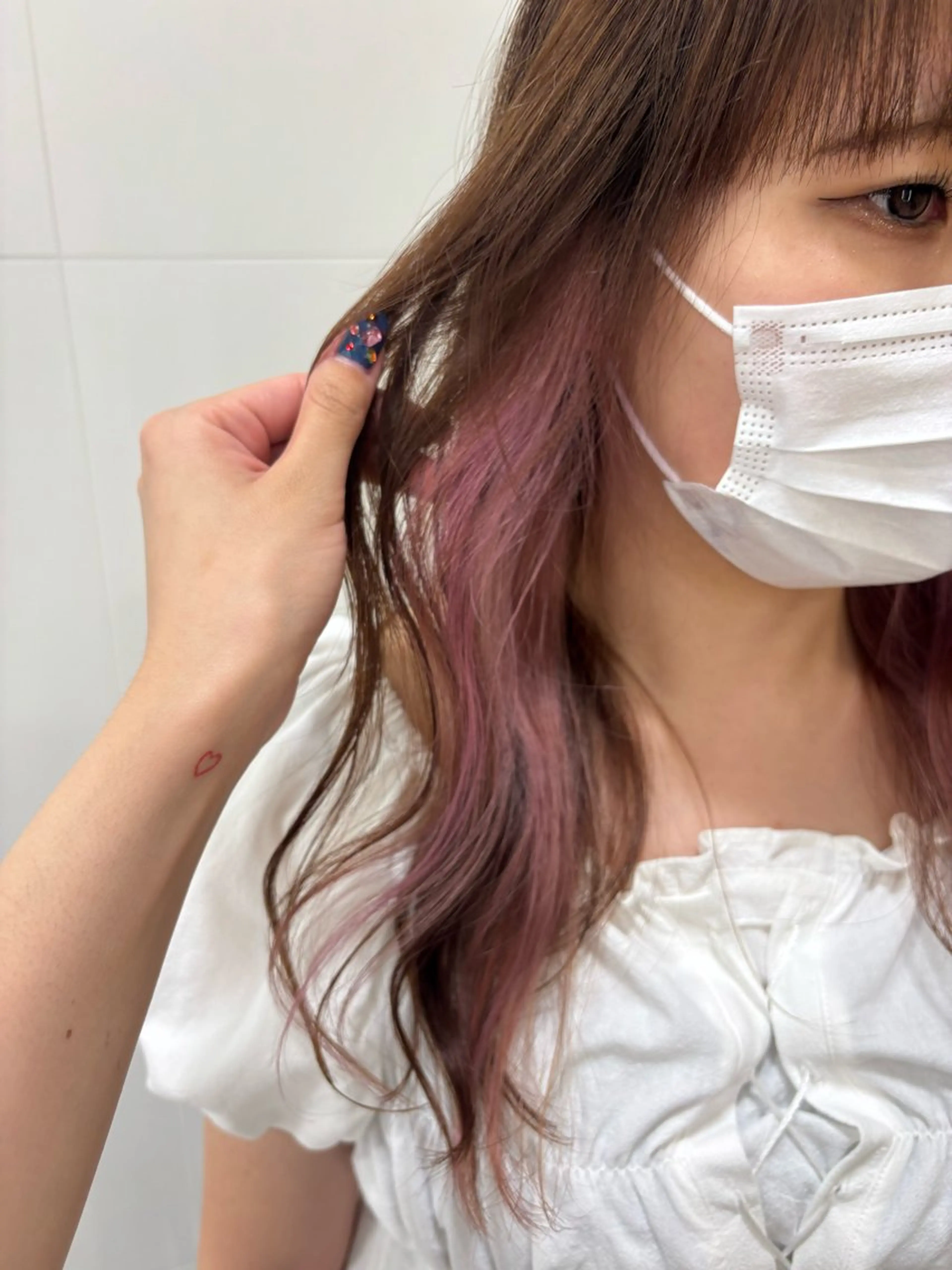 セミロング カラー デザインカラー イヤリングカラー ヘアカラー トリートメント ブリーチ/ツヤカラー /SARA 金山のヘアスタイル