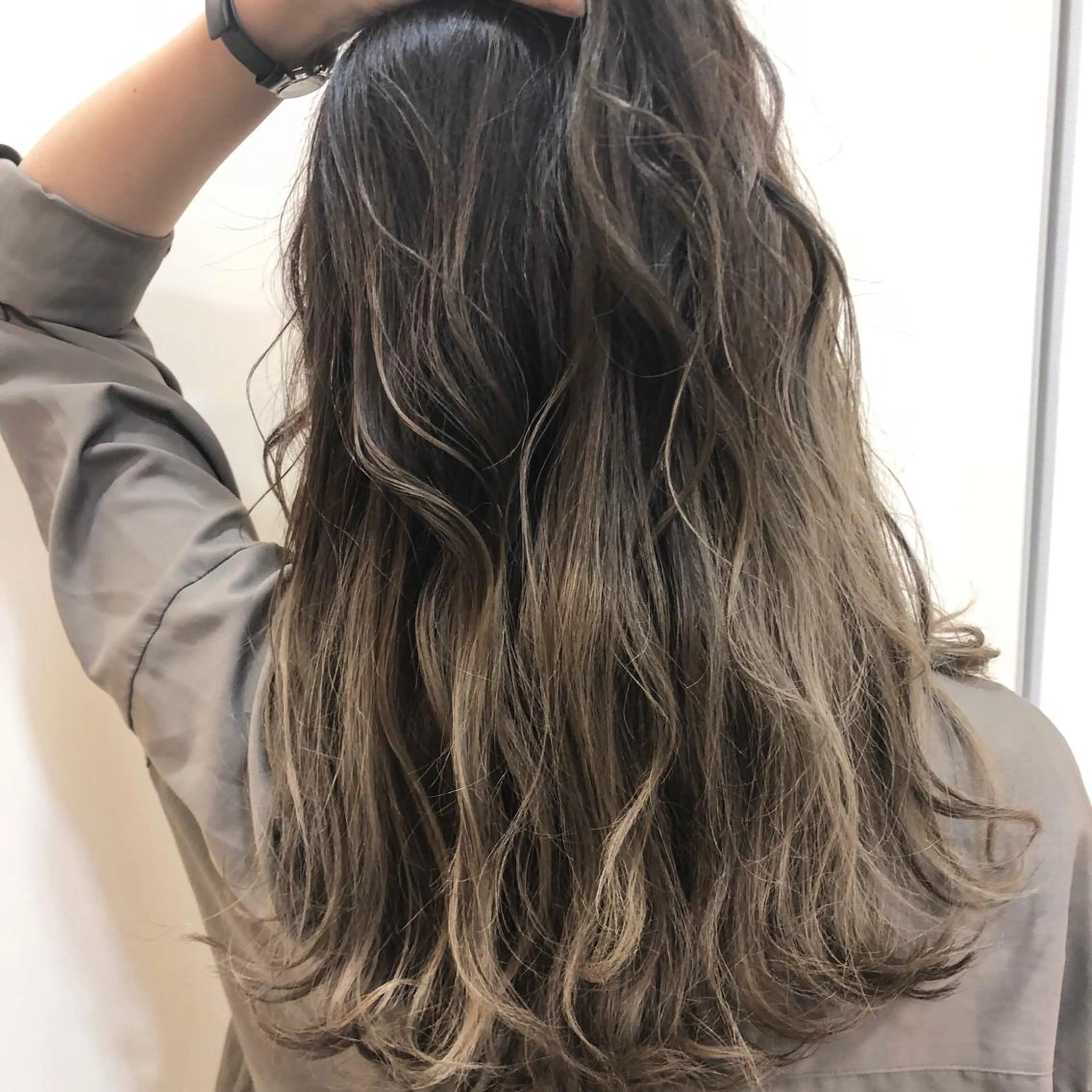 カラー ブリーチ グラデーションカラー ハイライトカラー イルミナカラー ブリーチなしカラー レイヤー/韓国/ 顔周り/しんやのヘアスタイル