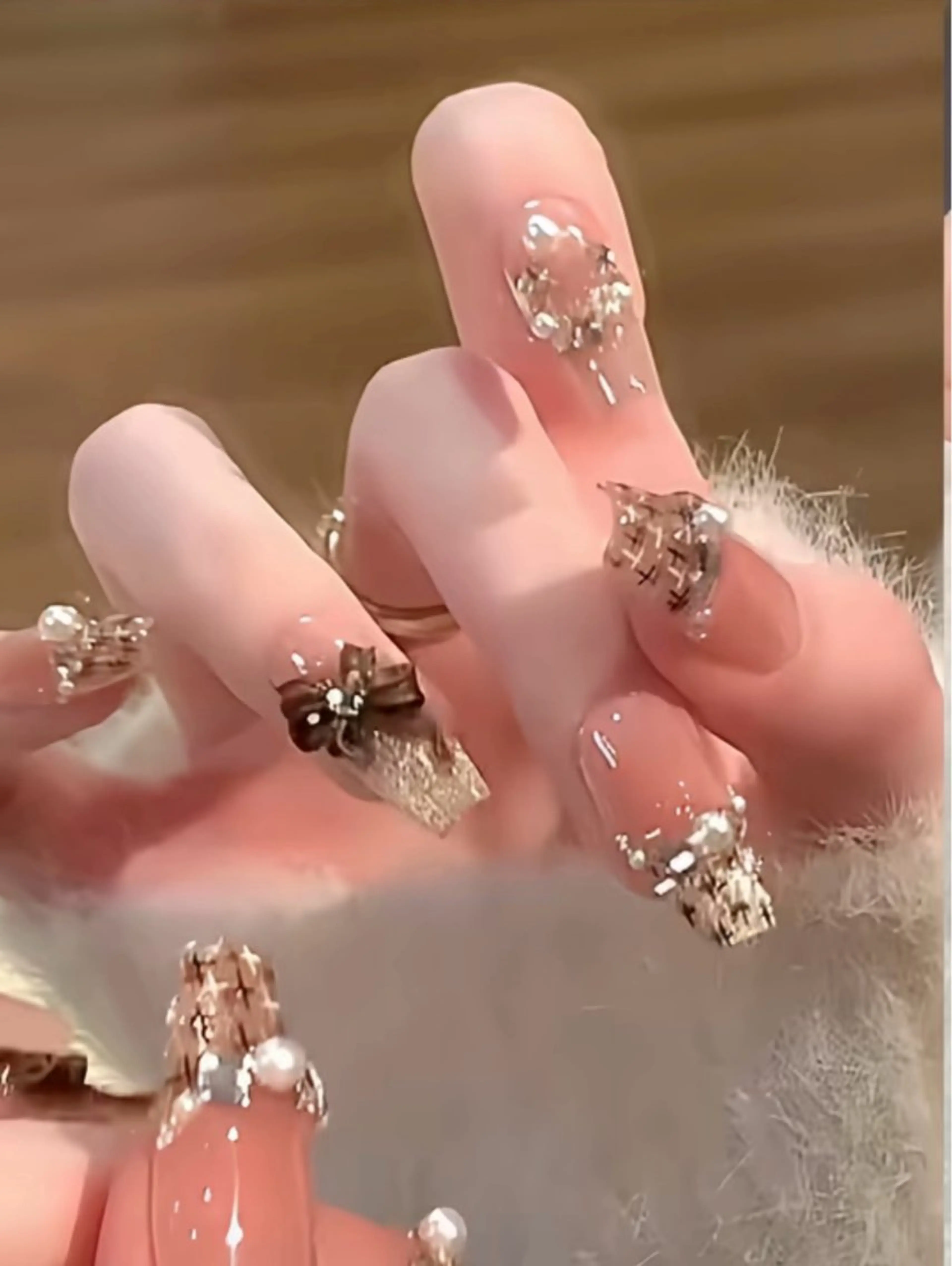 ネイル チークネイル 長さ出し フラワーネイル フレンチネイル ガーリー sun nail池袋 モデル募集のネイルデザイン