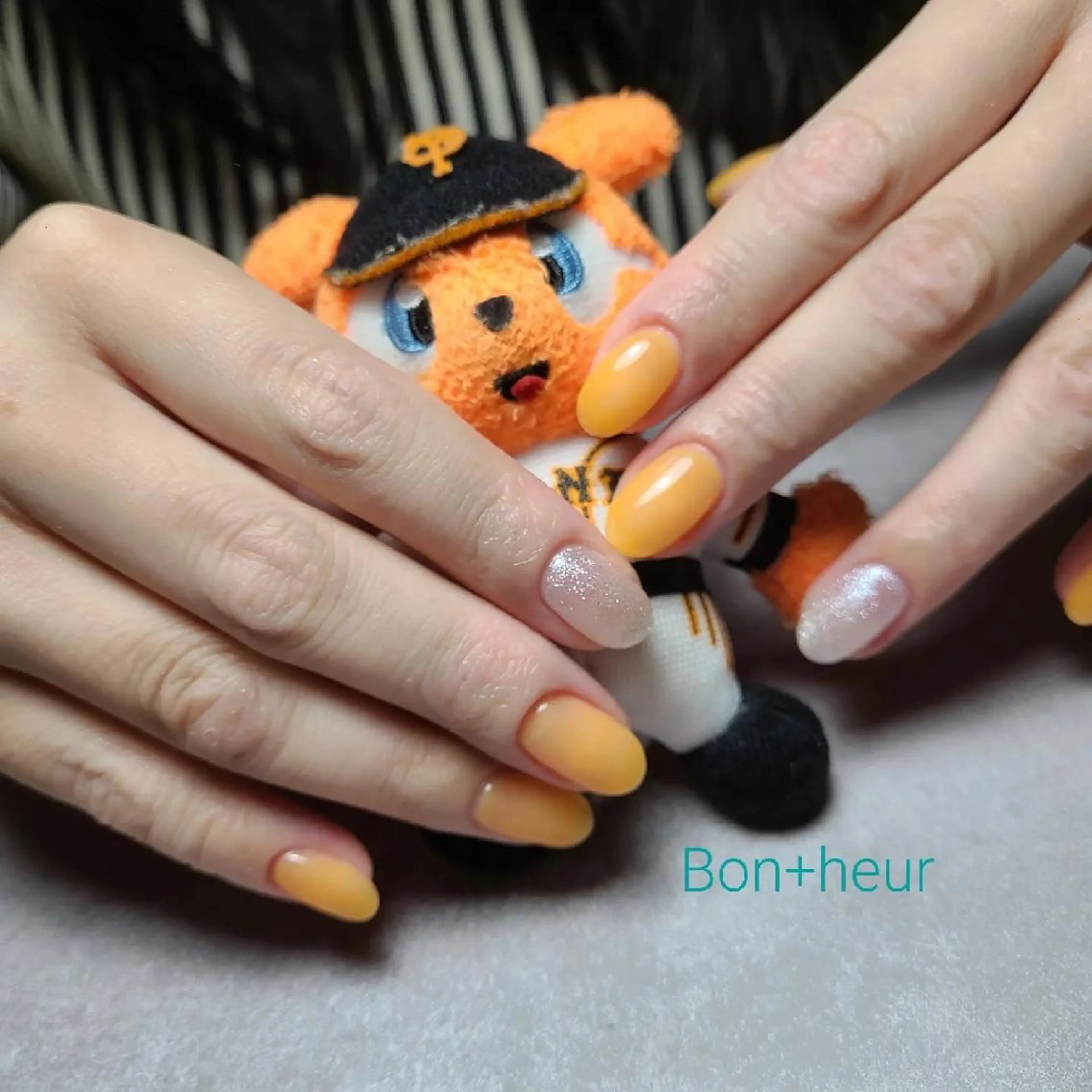 ネイル ジェルネイル グラデーション ラメ(グリッター) ワンカラーネイル オレンジ ハンドネイル 宮口 紗子のネイルデザイン