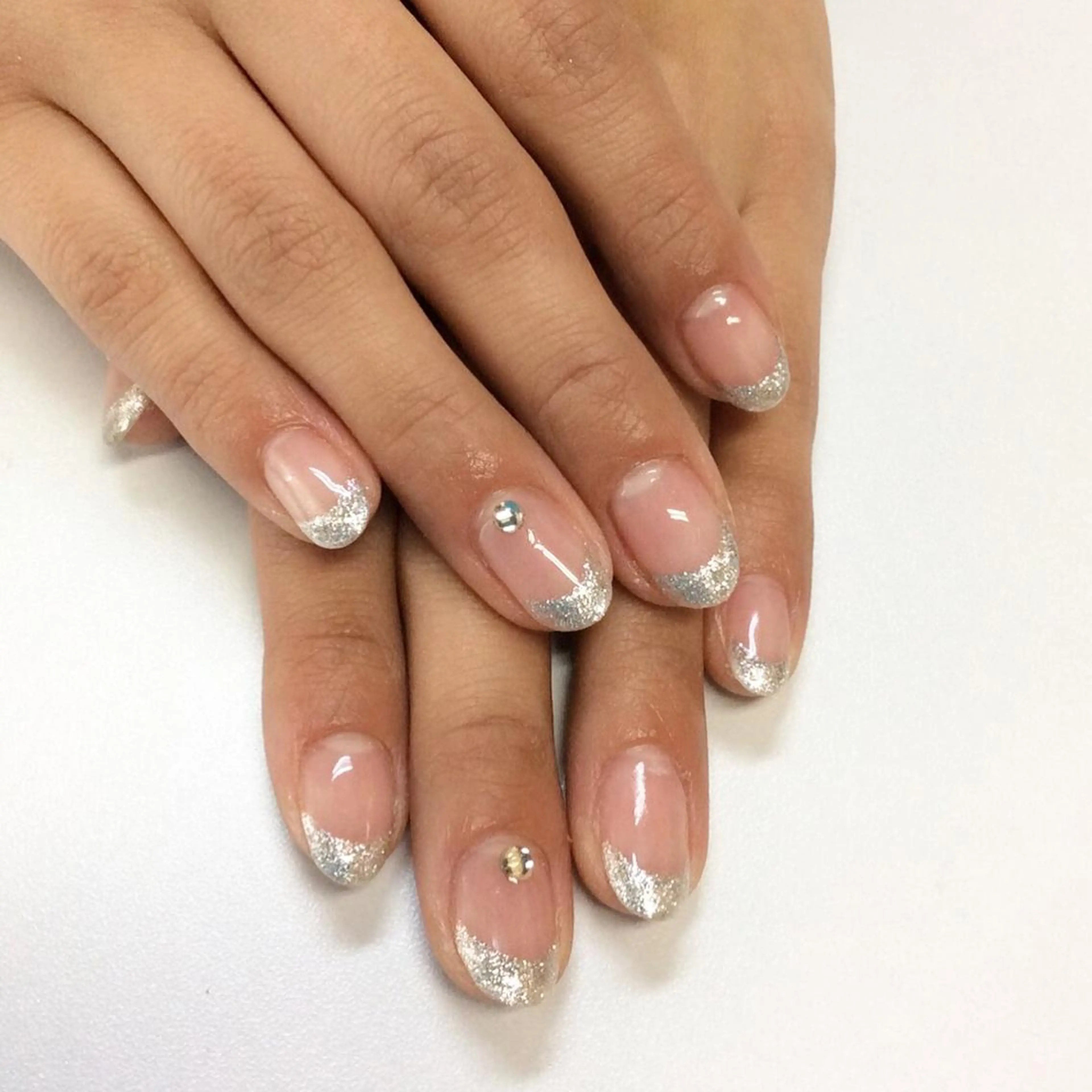 ネイル マツエク・マツパ フレンチネイル ラメ(グリッター) esNail&eye イーズネイル＆アイのネイルデザイン