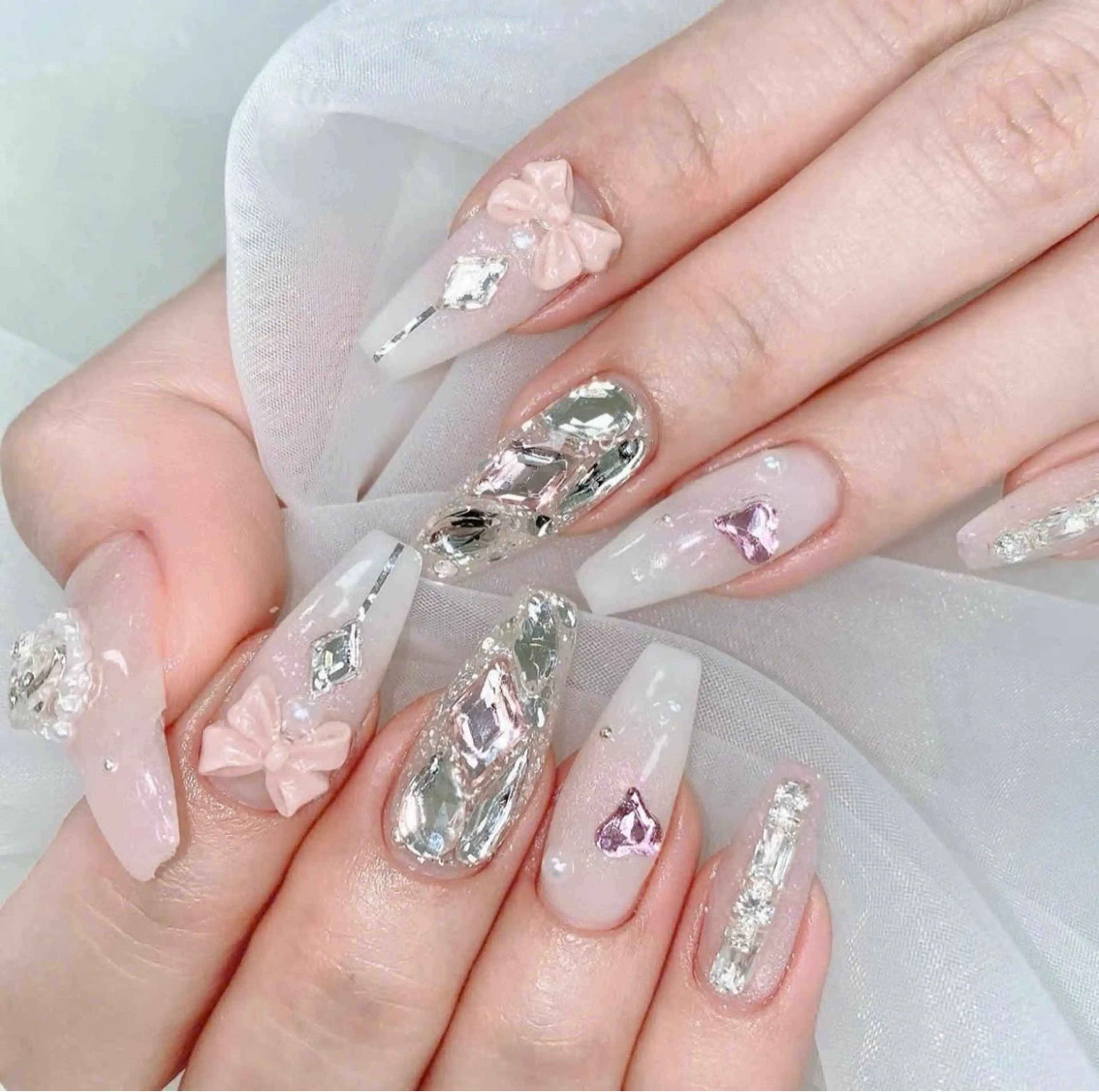 ネイル フラッシュネイル フレンチネイル グラデーション キラキラネイル 韓国ネイル Lina nail所属・Lunaa 池袋のネイルデザイン