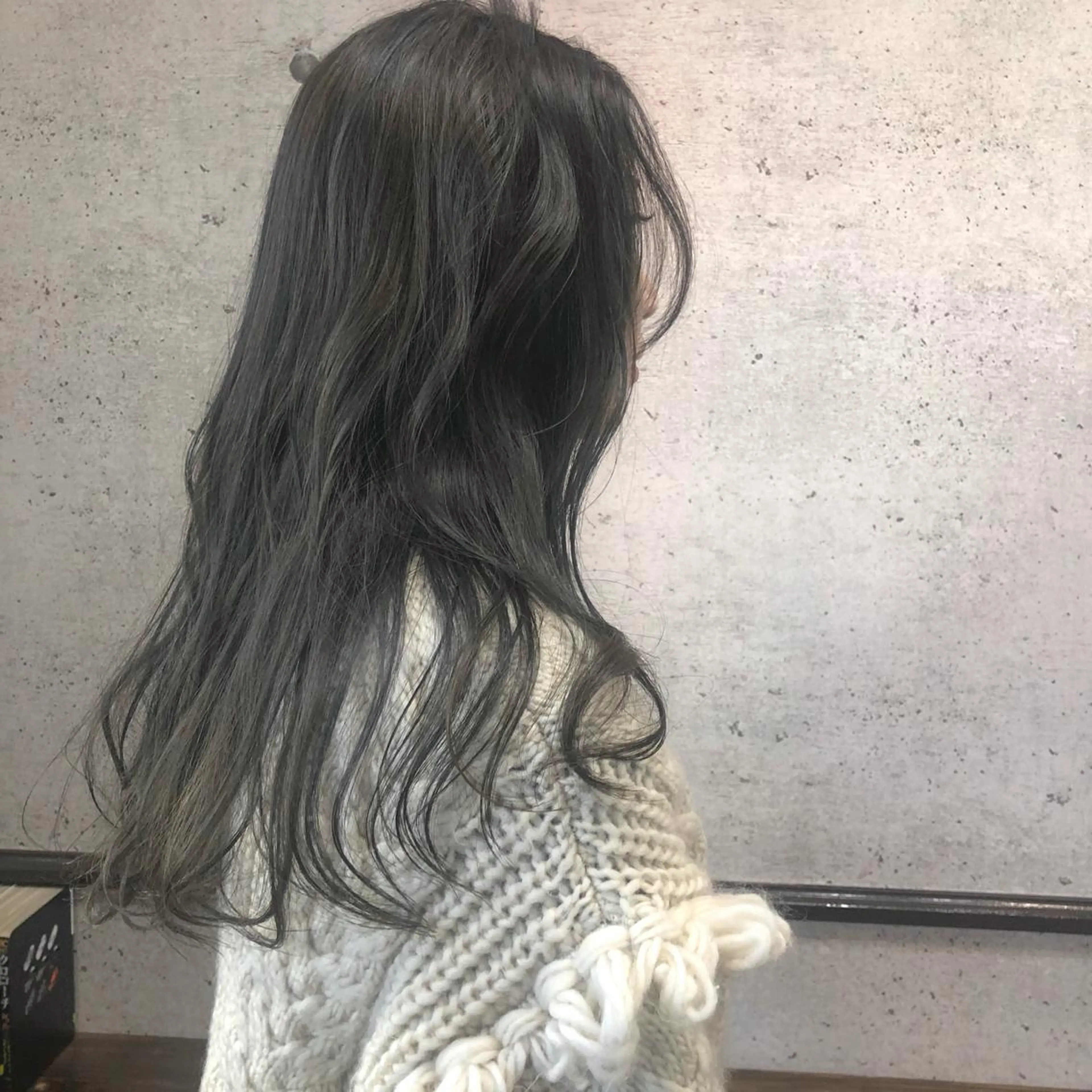 ロング カラー ブルーカラー ブルージュ ヘアカラー 江原 彩華のヘアスタイル