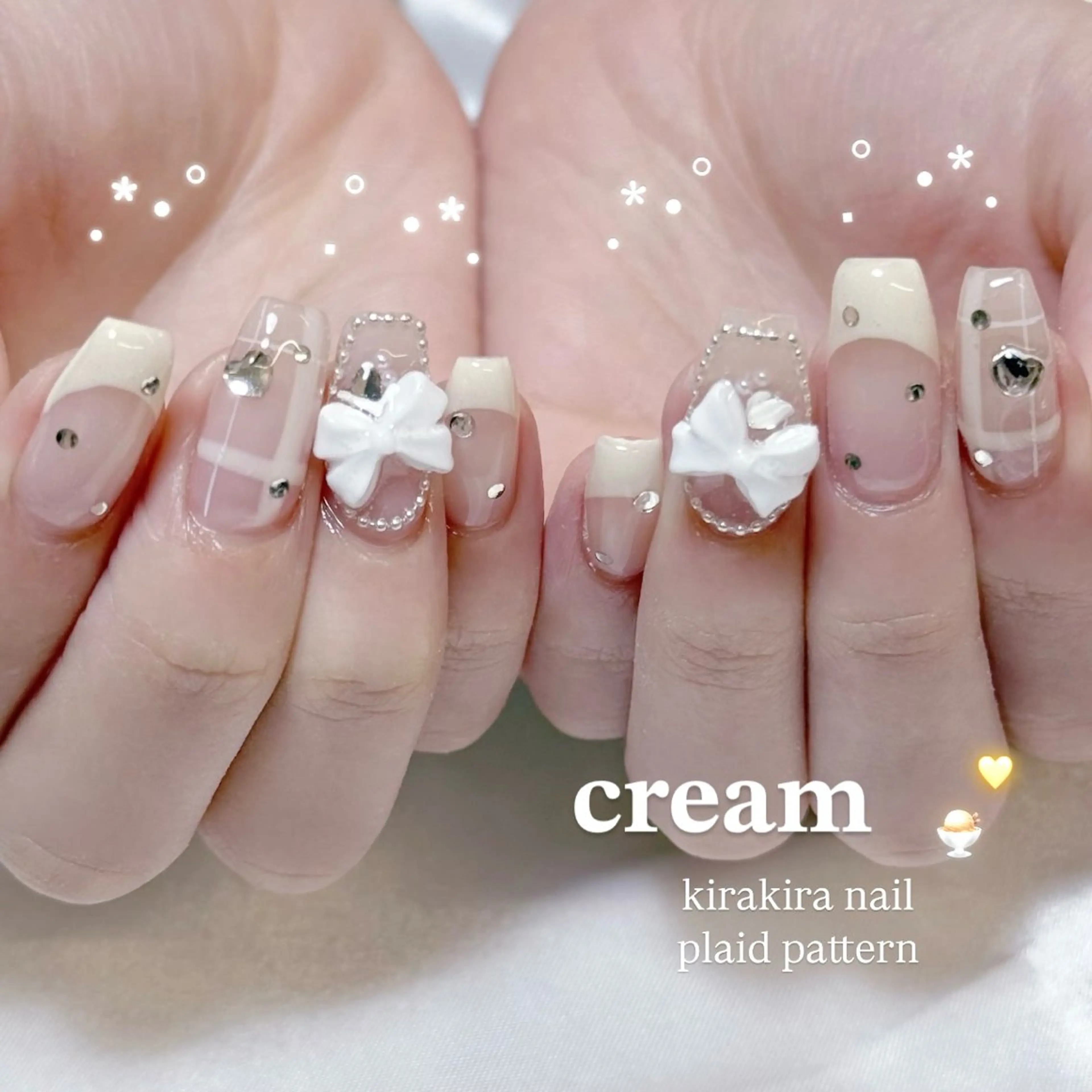 ネイル オーロラネイル ブルー フラッシュネイル フットネイル フレンチネイル ハンドネイル fein. miku🎀🍼のネイルデザイン