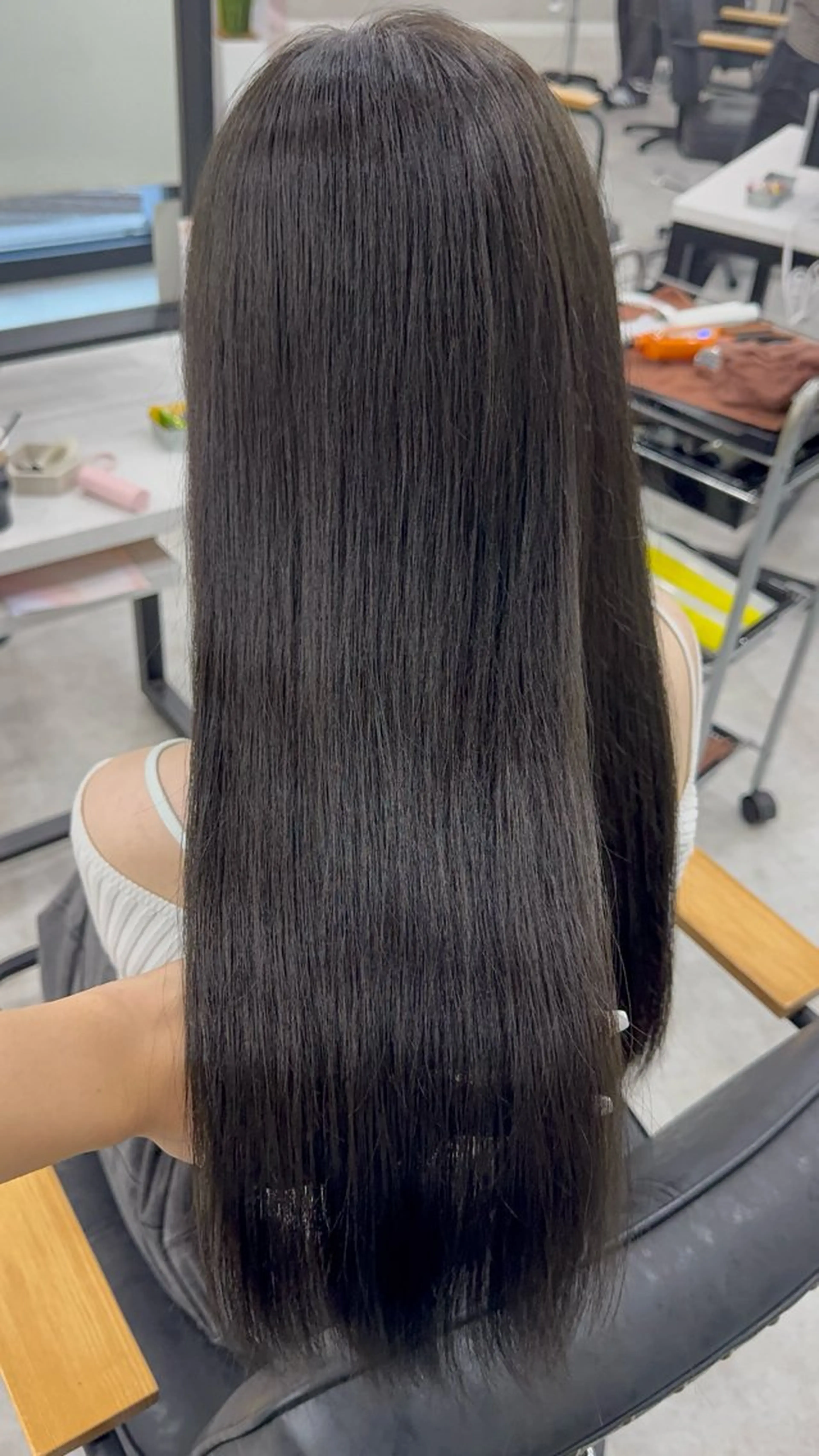 ロング カラー アッシュ アッシュブラウン ベージュカラー 黒髪 ブリーチ カット ヘアカラー トリートメント 赤み無し柔らかカラー 【梅田】madokaのヘアスタイル