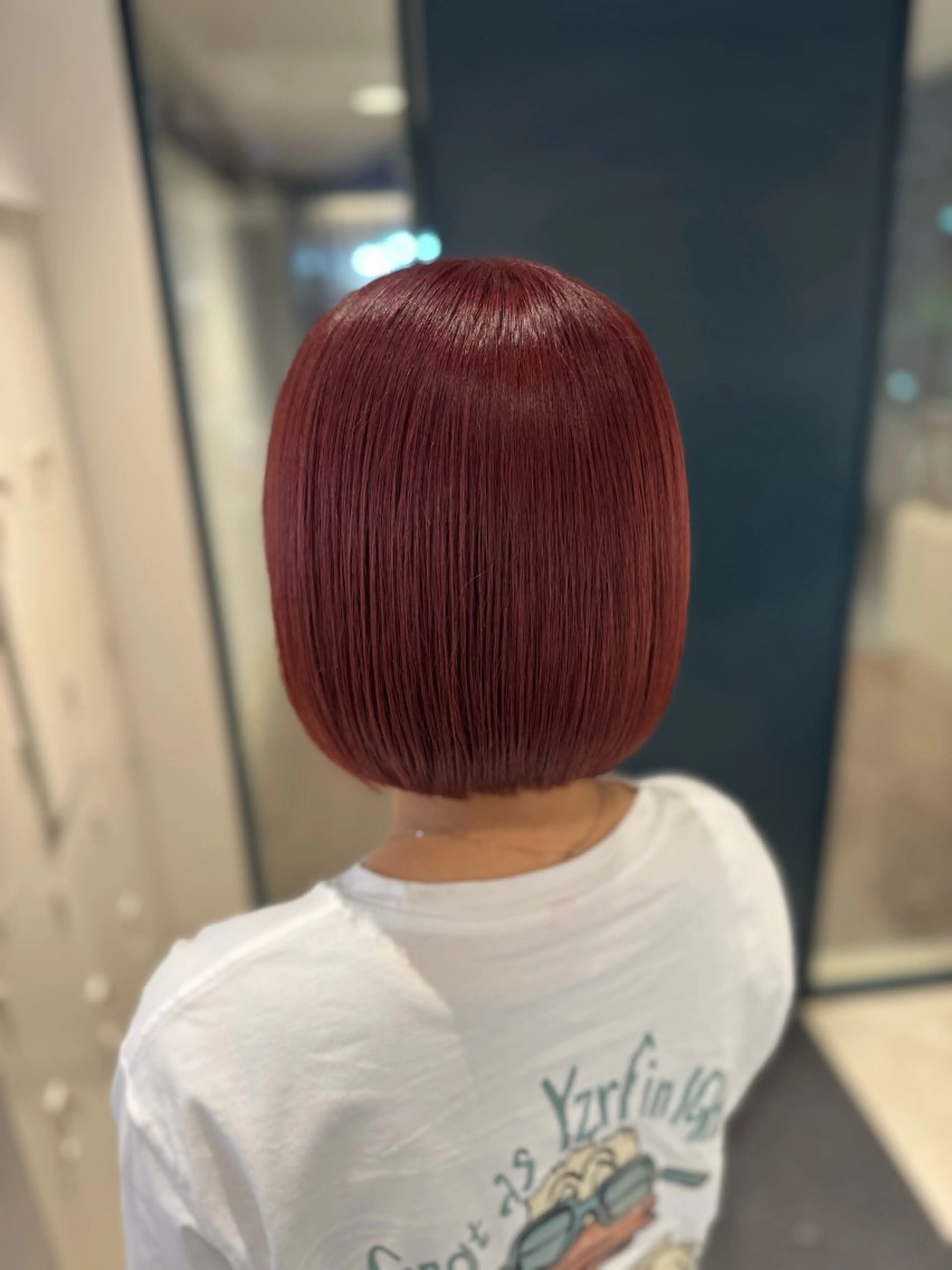 ショート カラー ボブ カット 前田 美桜のヘアスタイル